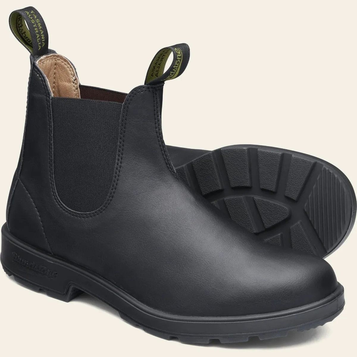 2115 Chelsea Boot in Black from Blundstone heat ready