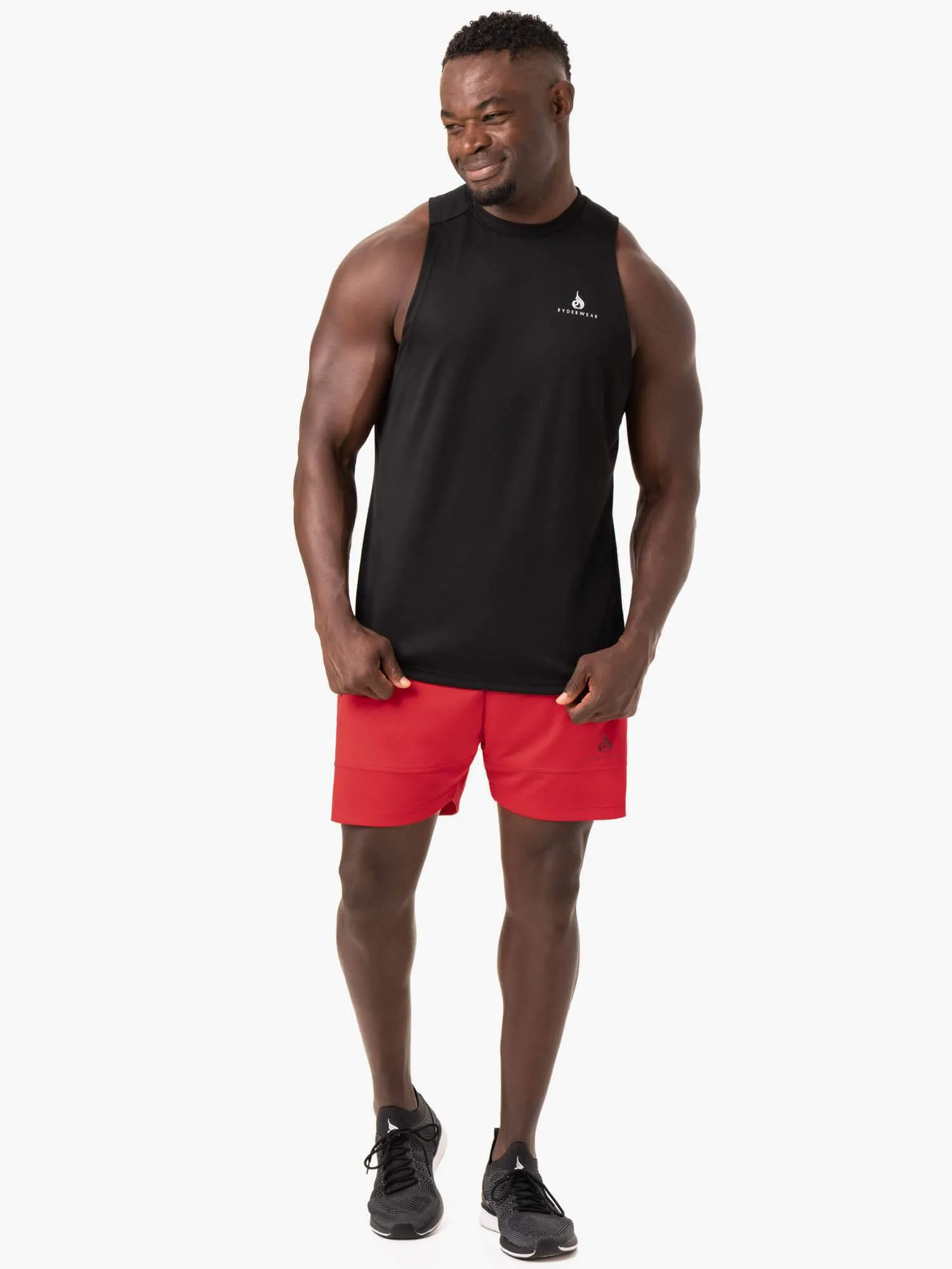 Action Mesh Short - Red casual sportswear