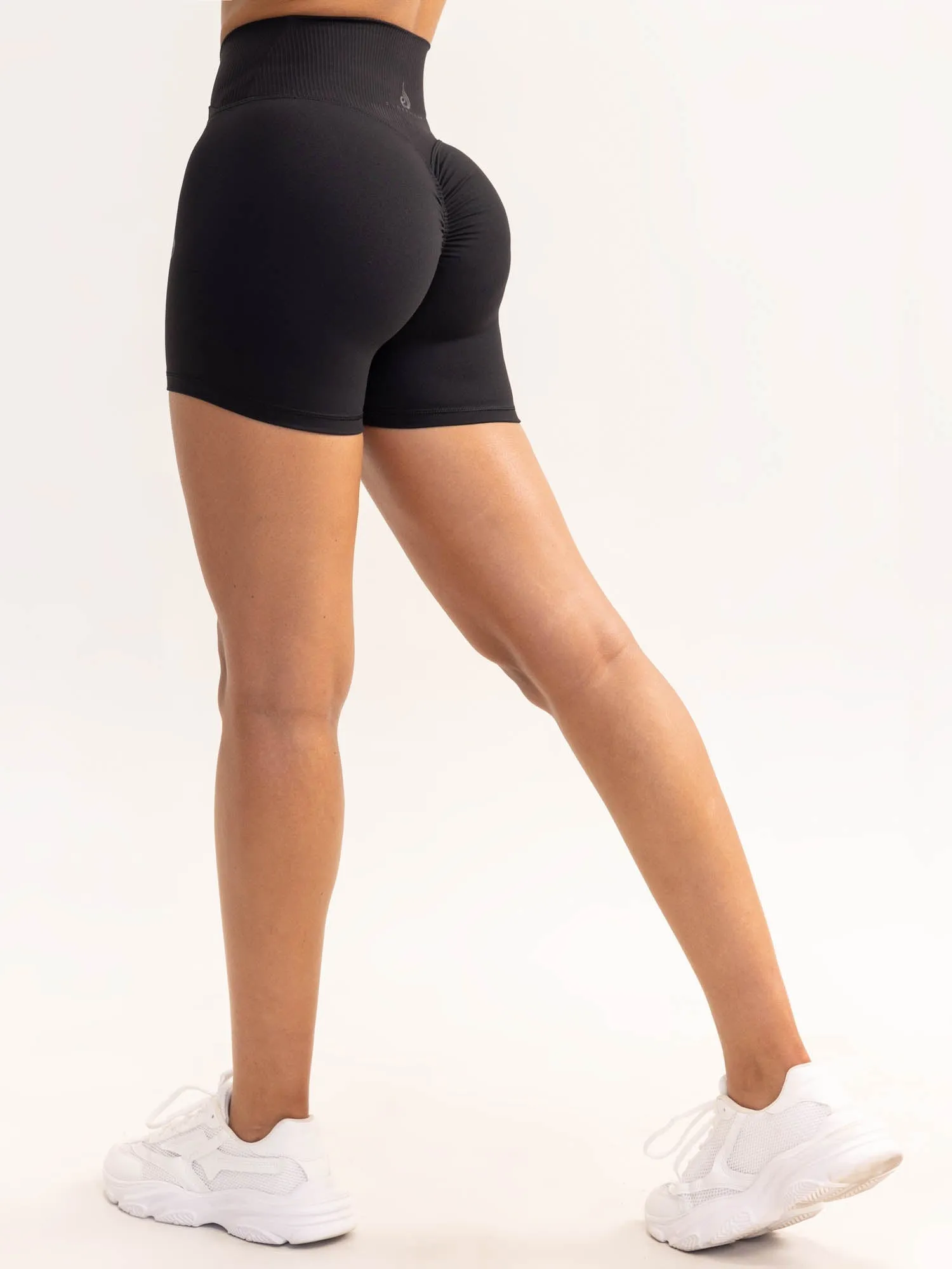 Activate Cross Over Scrunch Shorts - Black training apparel