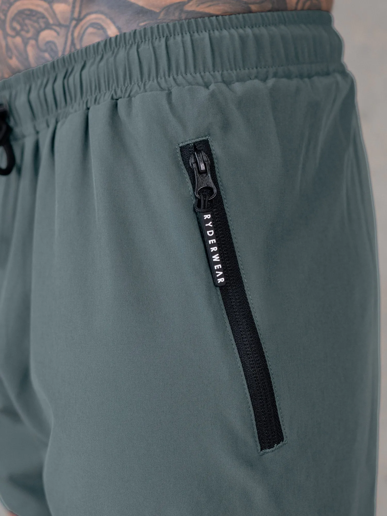 Adapt 5" Training Short - Petrol heat regulation