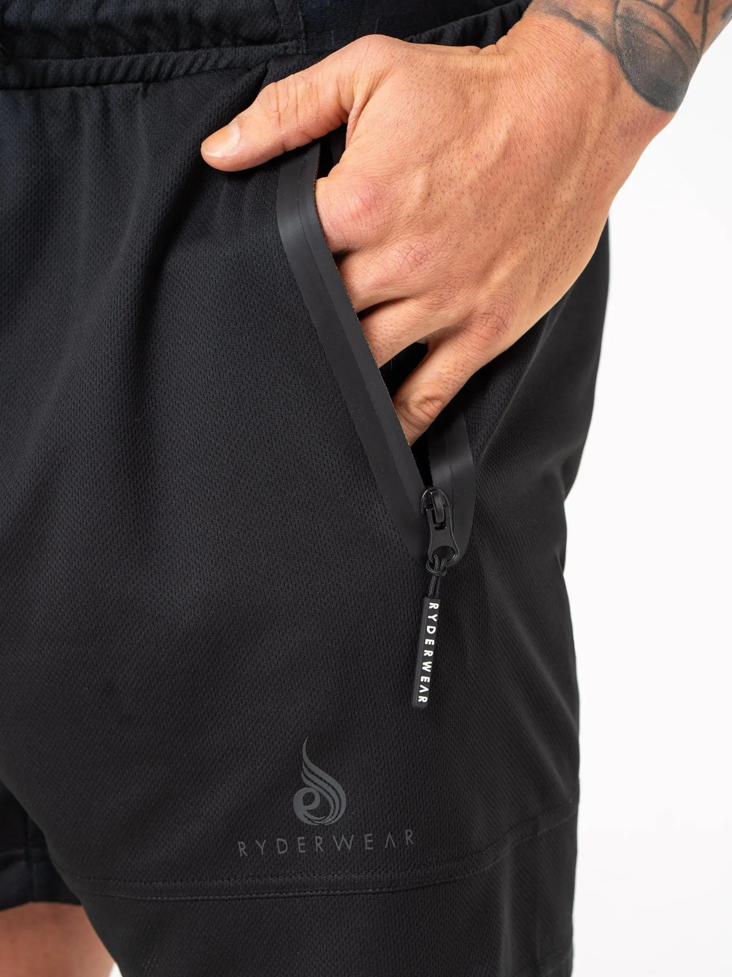 Advance Mesh Short - Black compression zone