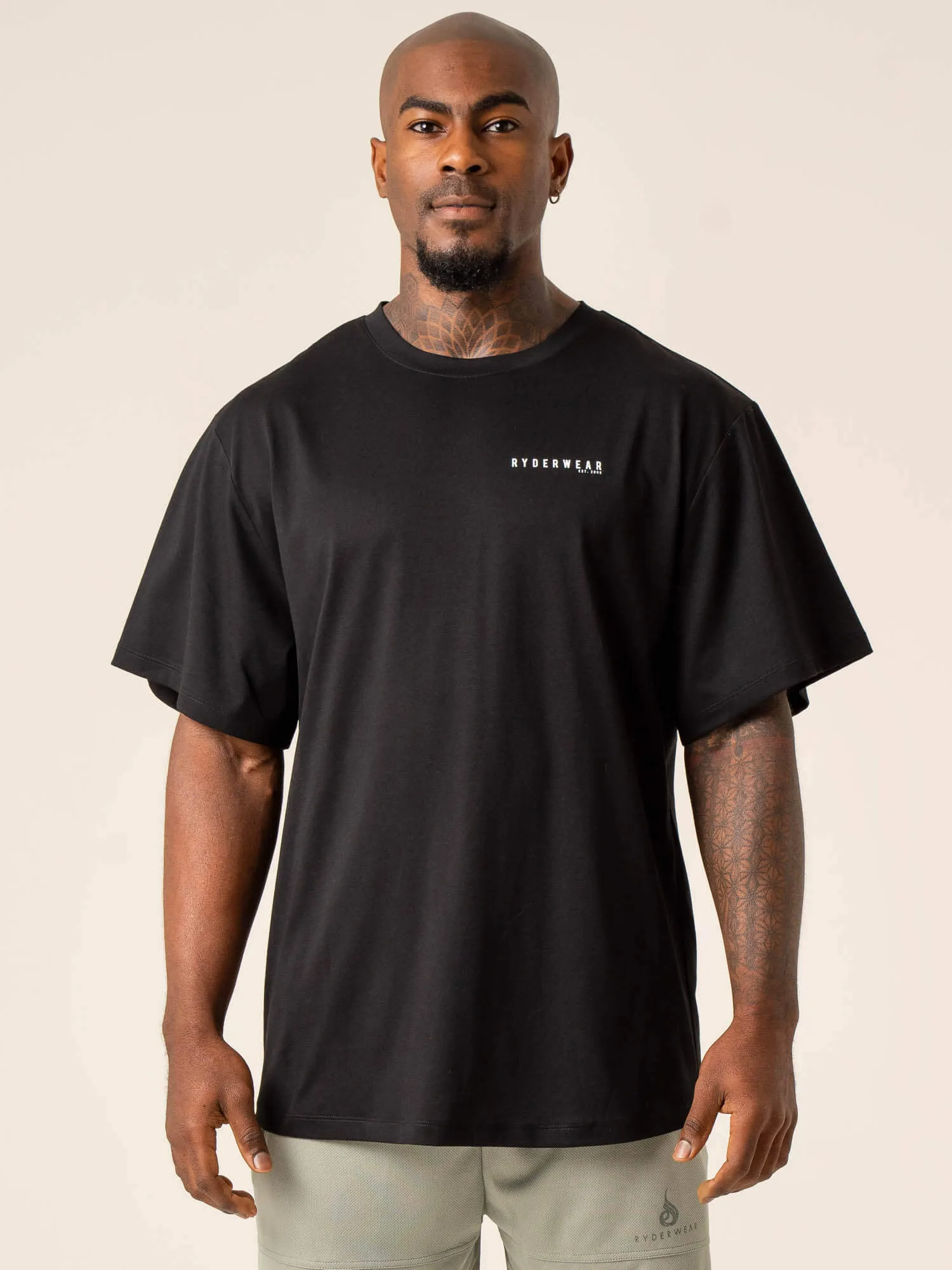 Advance Oversized T-Shirt - Black casual vibe