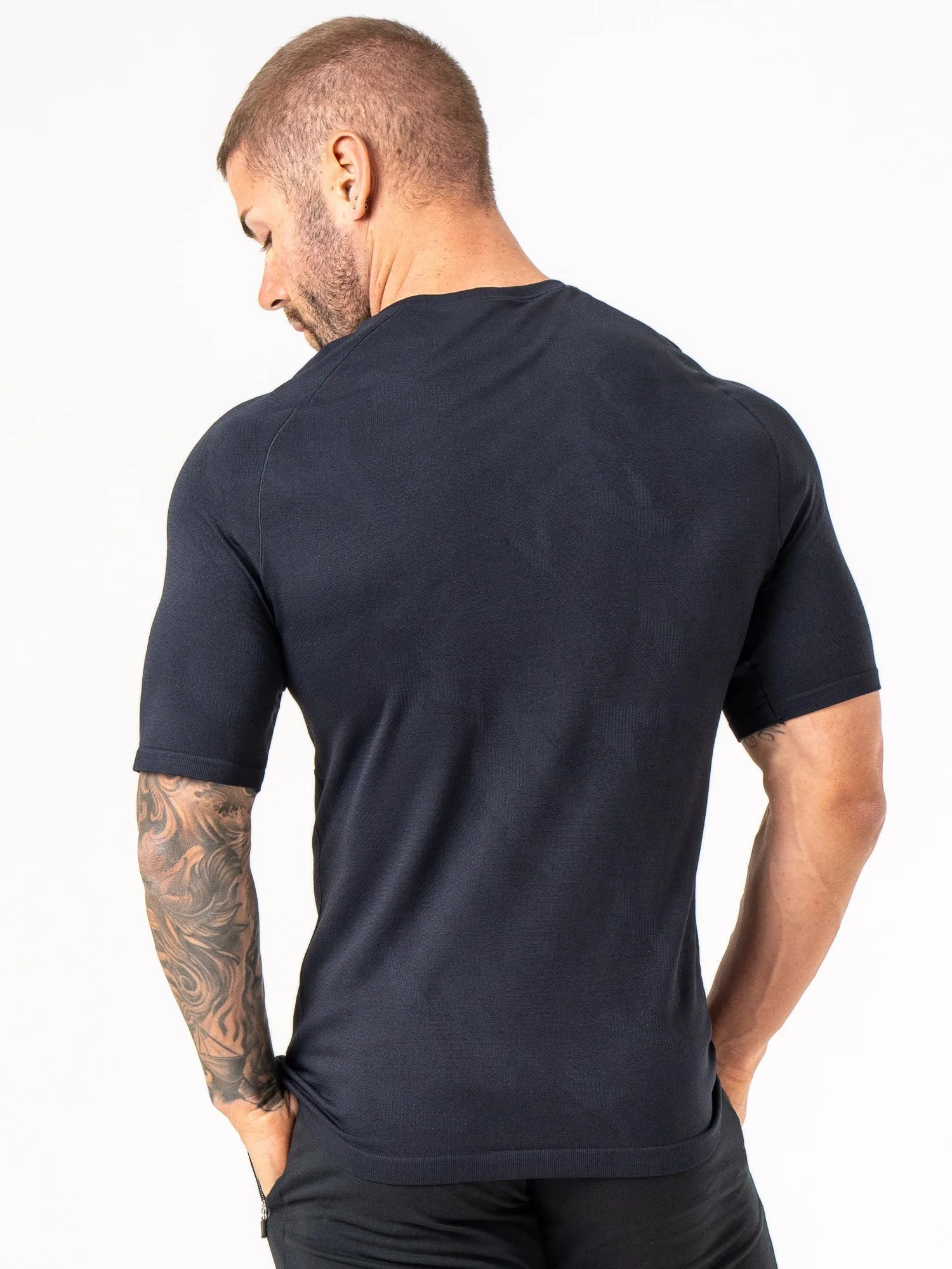 Aero Core Seamless T-Shirt - Black mens casual