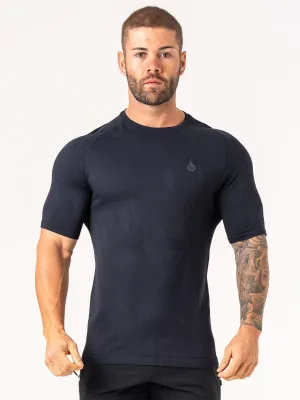 Aero Core Seamless T-Shirt - Black college look