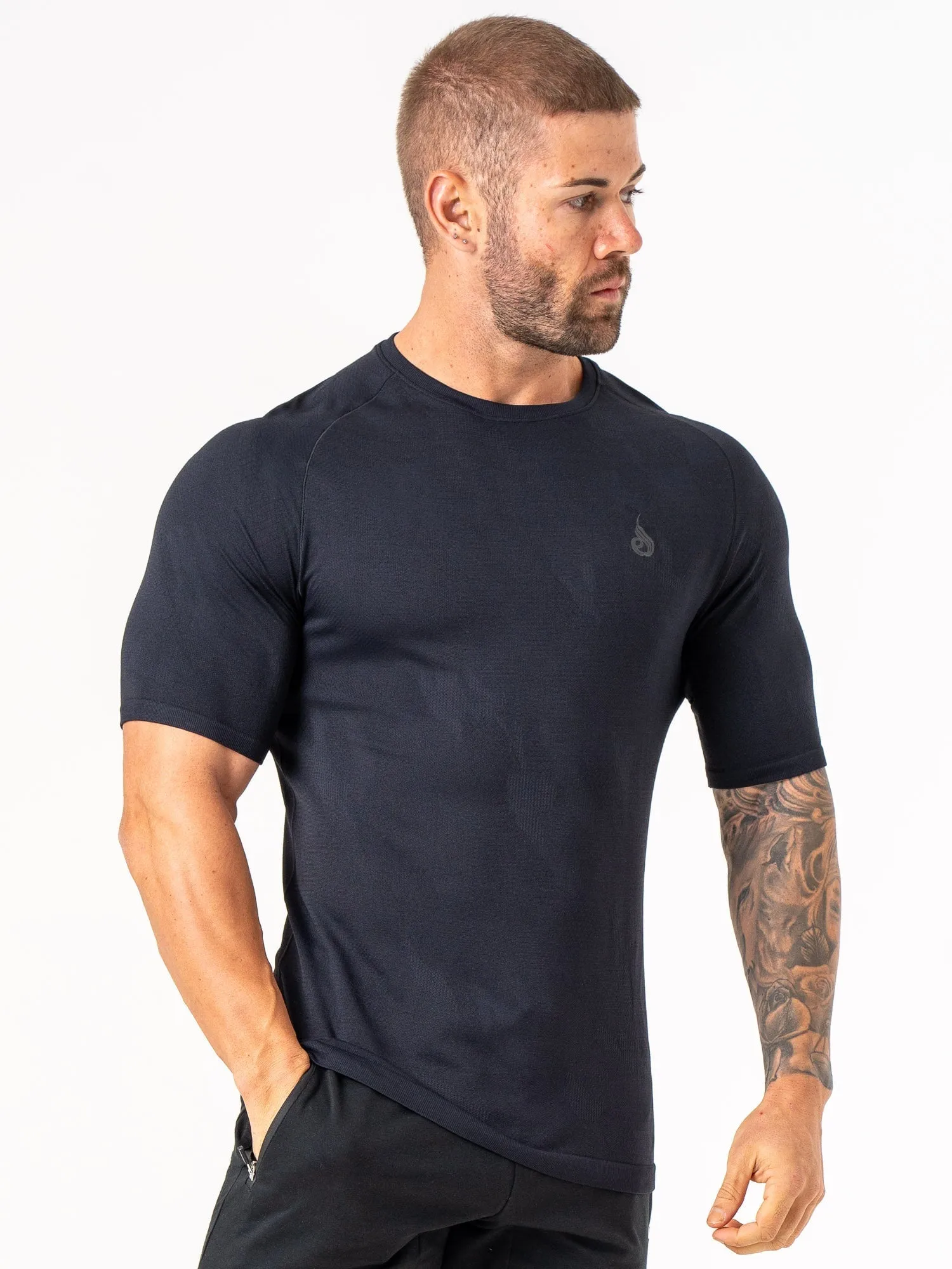 Aero Core Seamless T-Shirt - Black relaxed fit