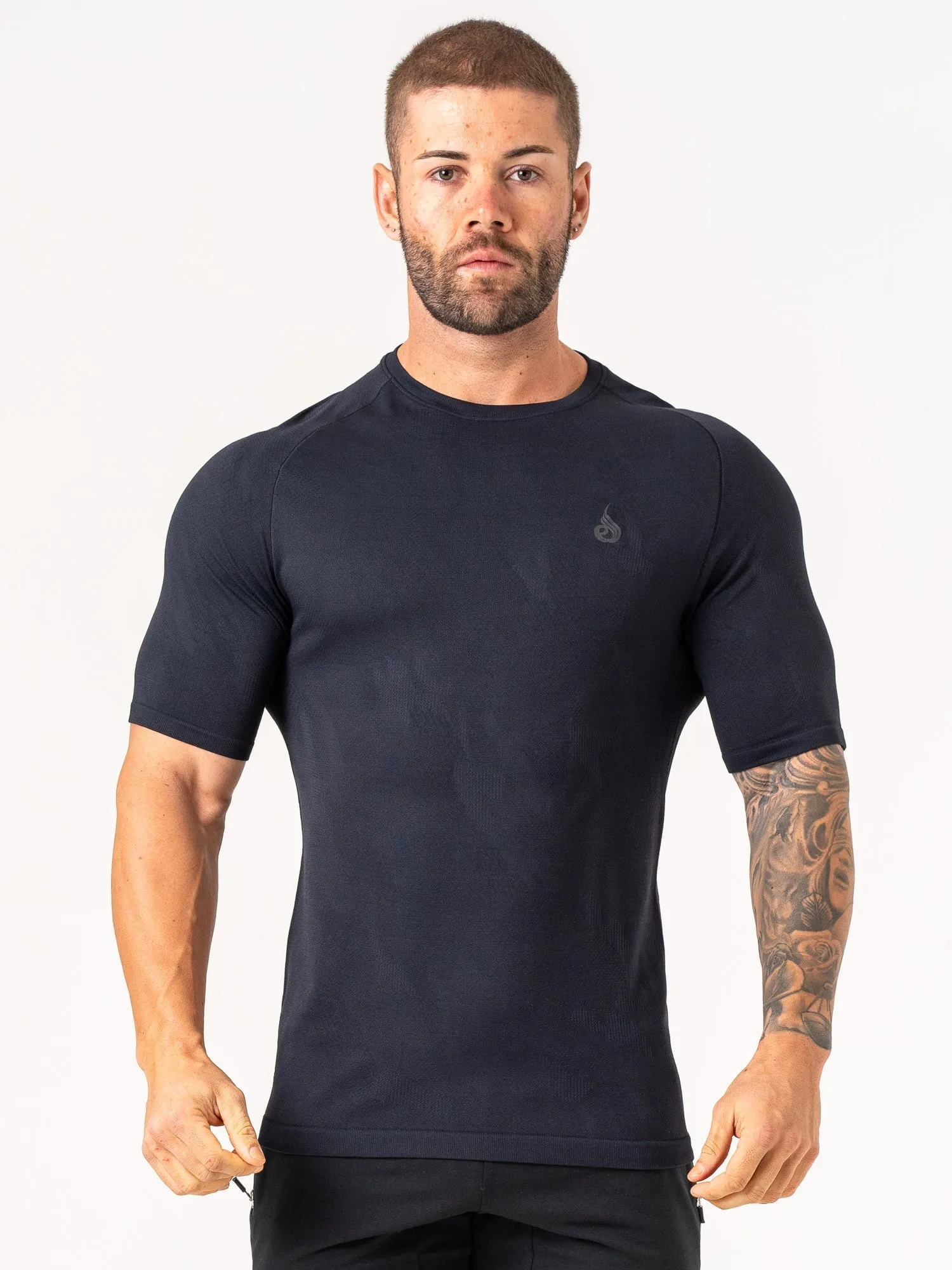Aero Core Seamless T-Shirt - Black college look