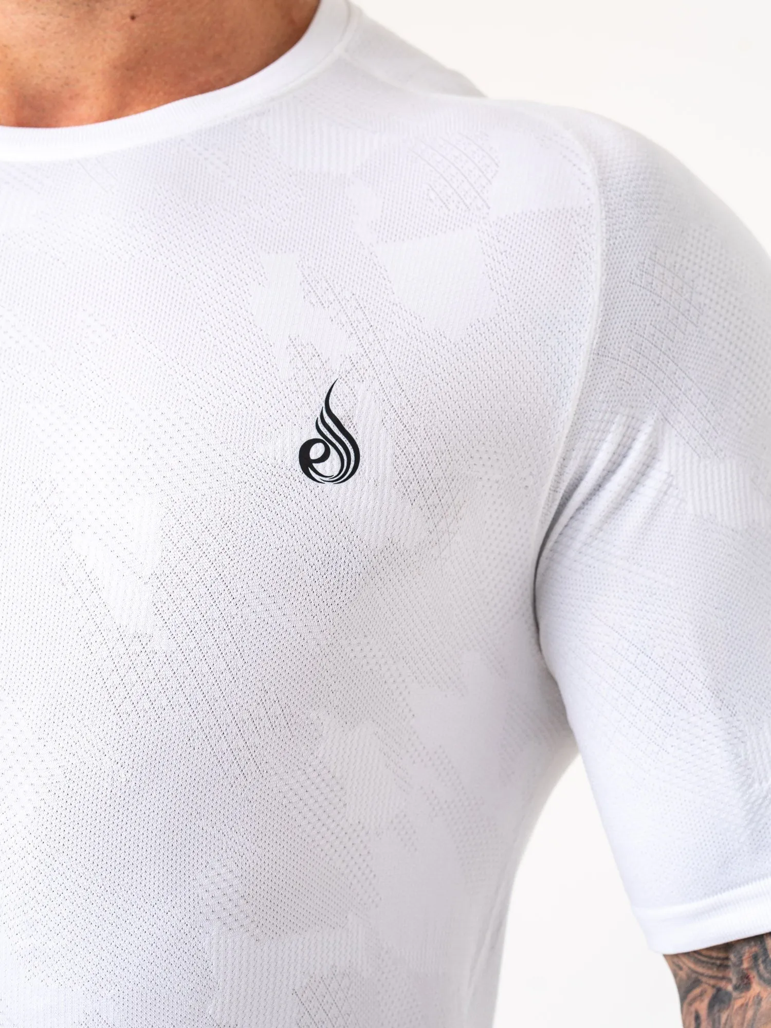 Aero Core Seamless T-Shirt - White relaxed fit