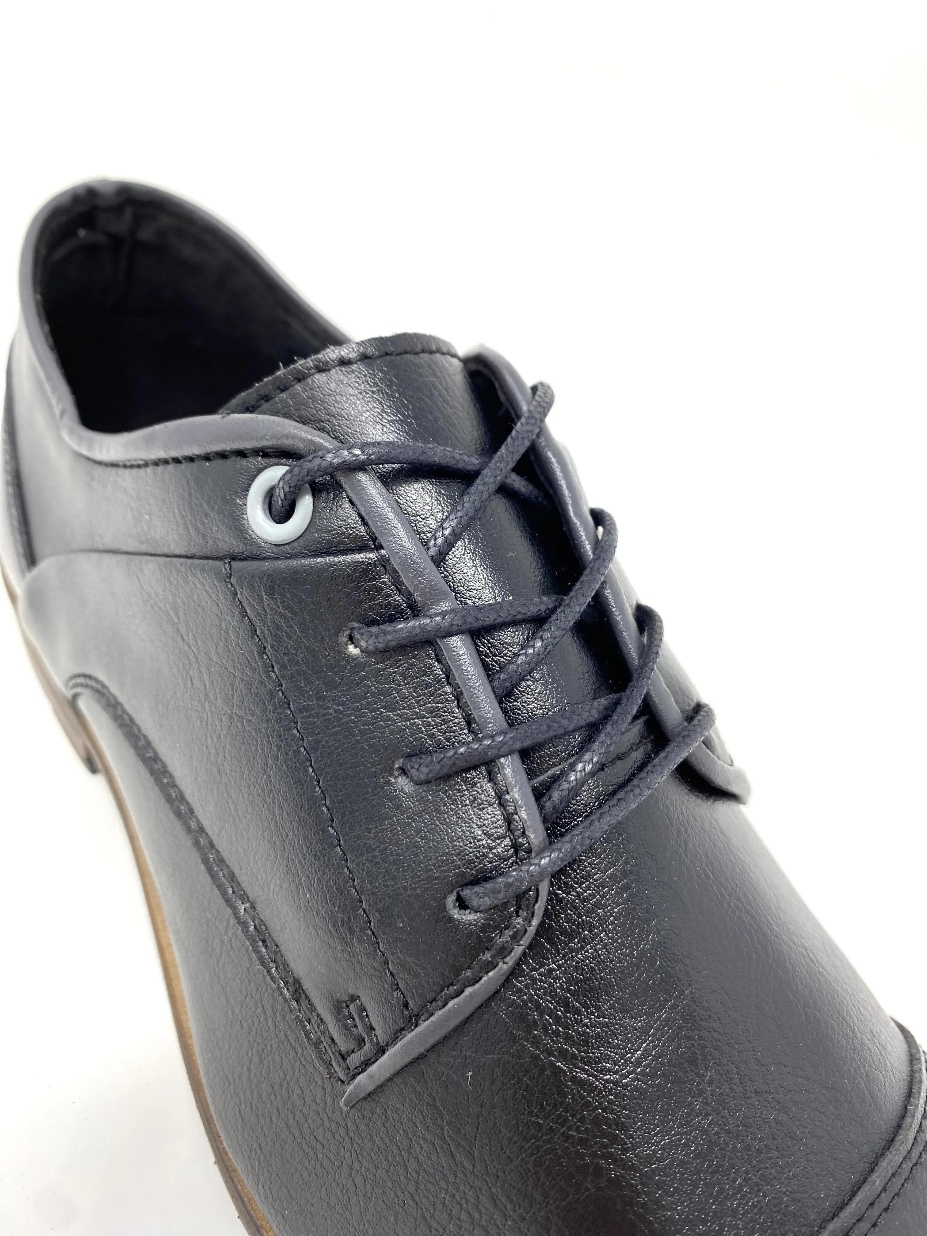Alex Oxford in Black from Novacas simple line