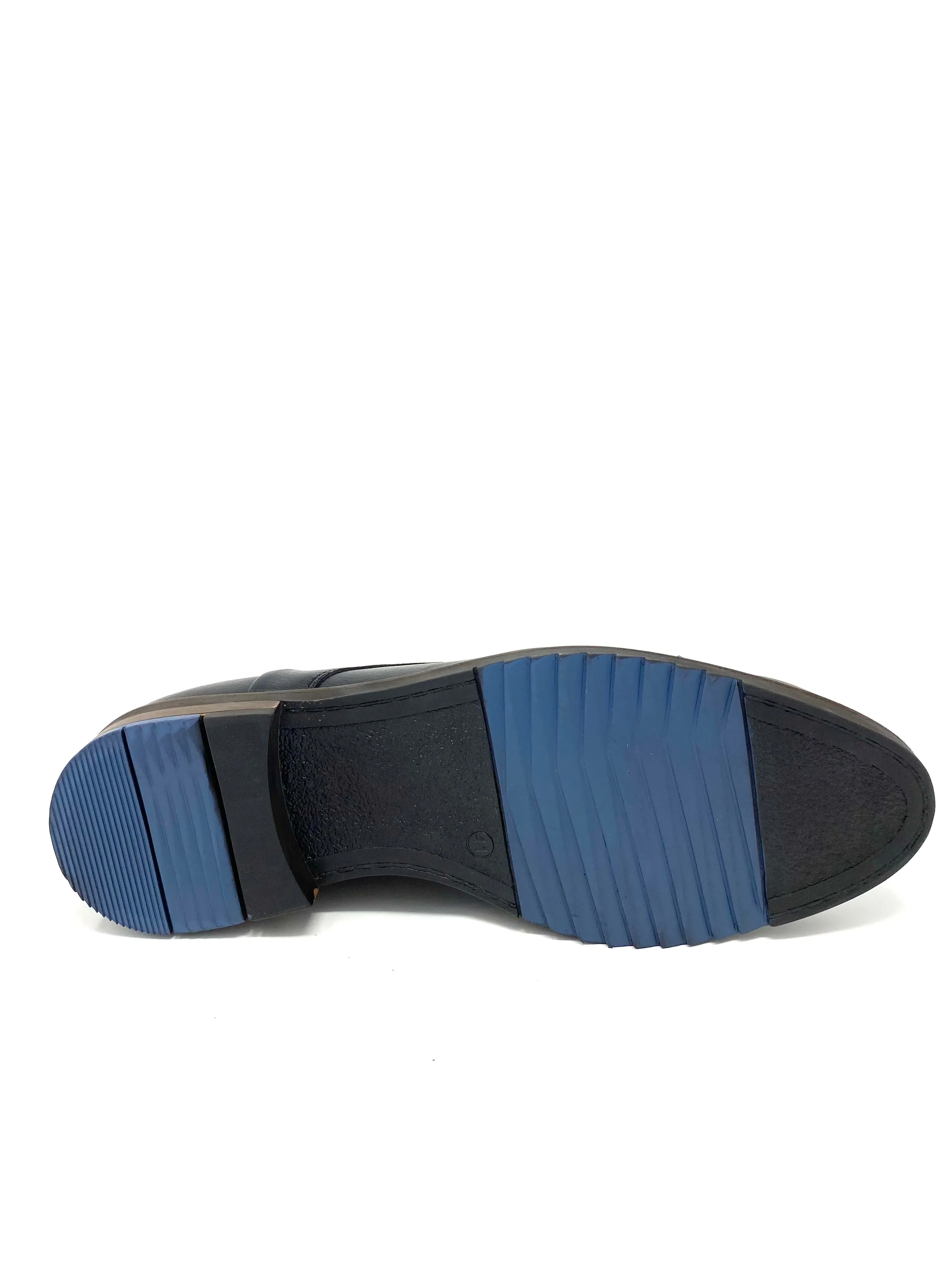 Alex Oxford in Black from Novacas easy outfit
