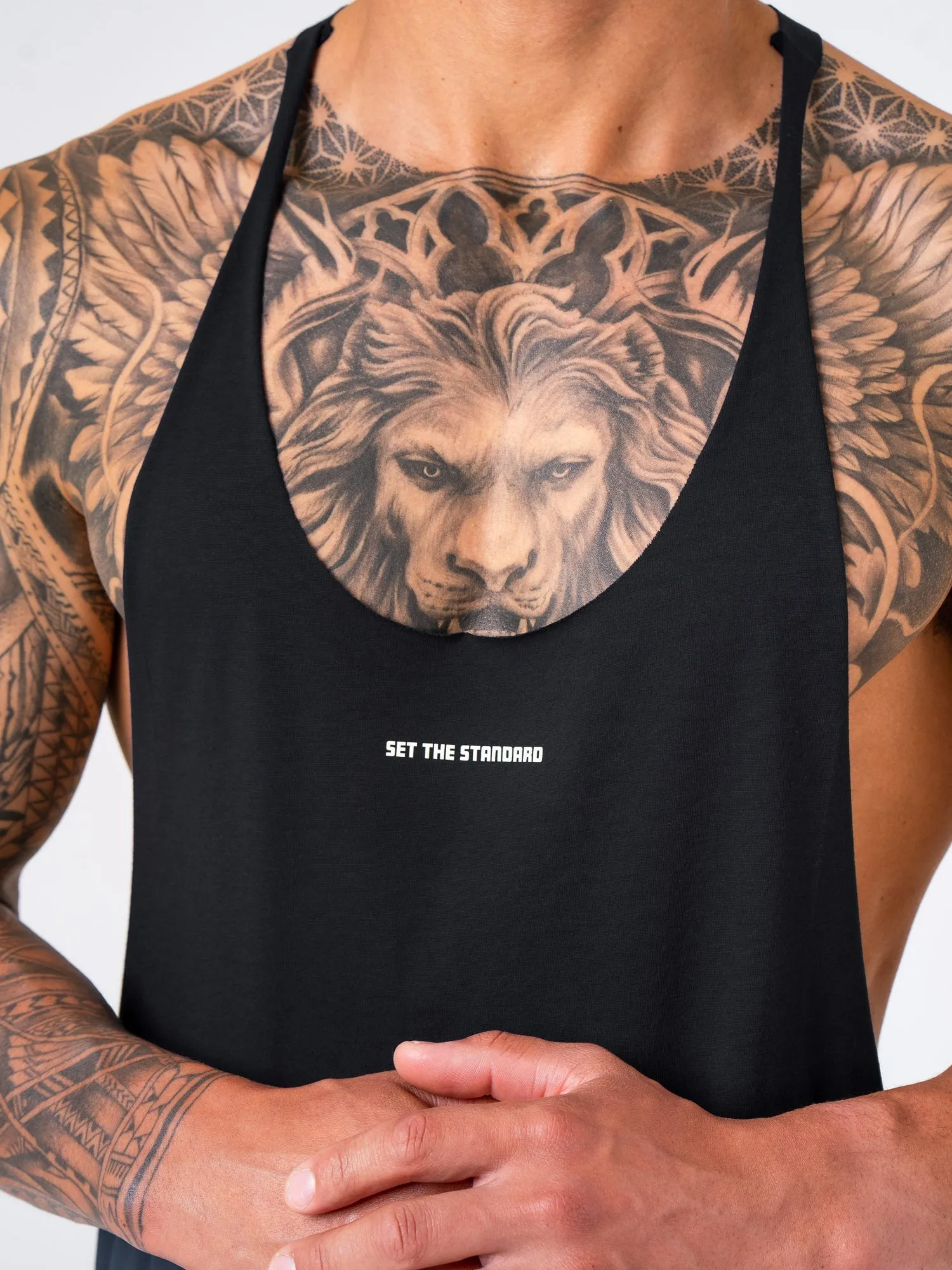 Arnie T-Back - Black free breathing