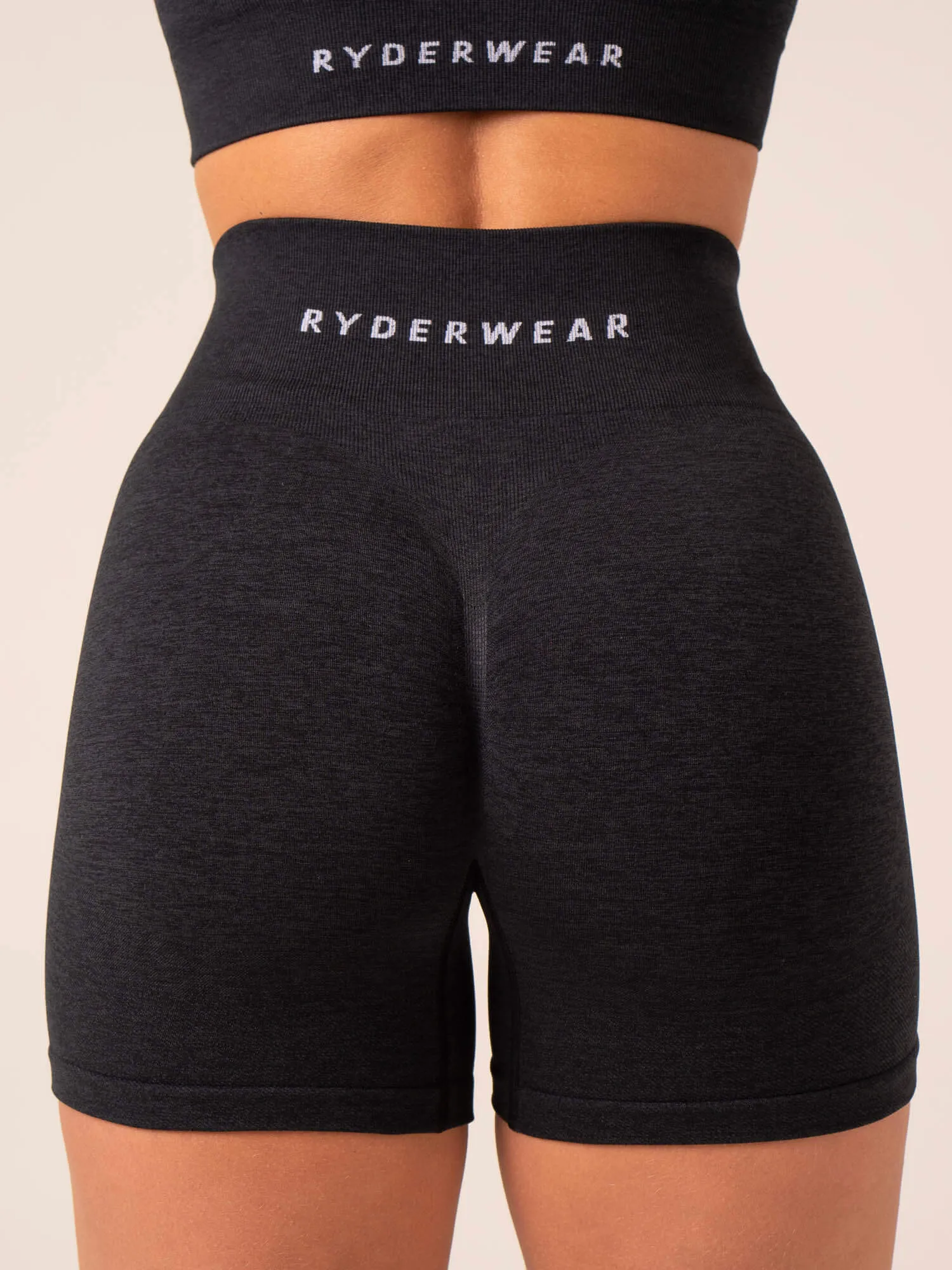 Aspire Seamless Shorts - Black Marl fitness tracker compatible