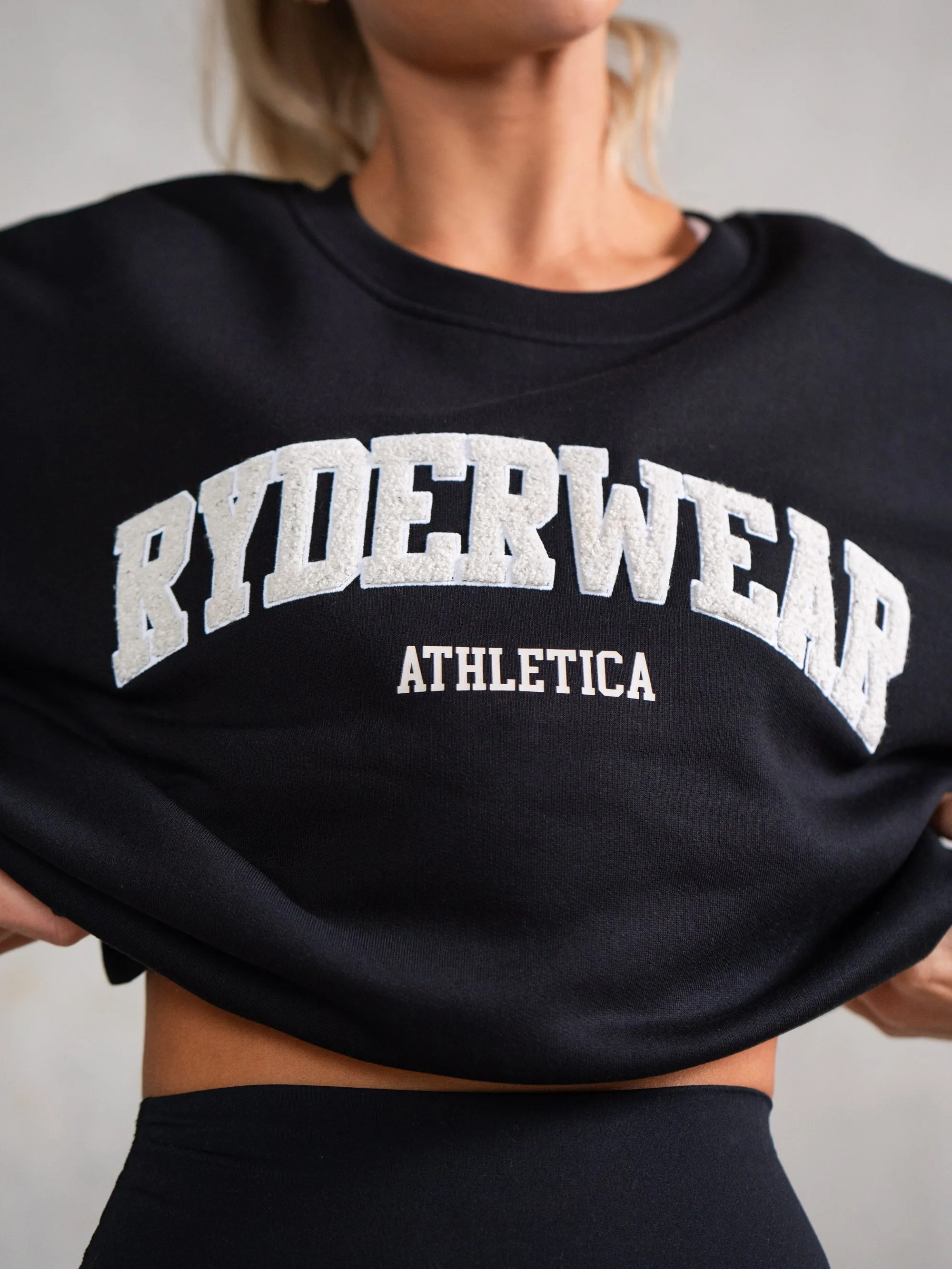 Athletica Sweater - Black high stretch
