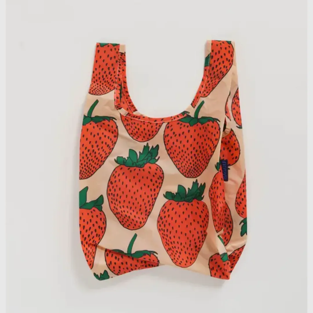 Baby BAGGU in Strawberry weekend escape