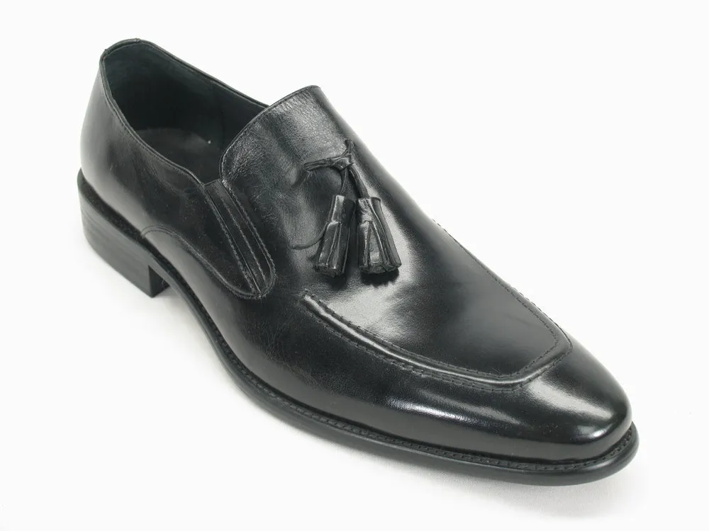 Carrucci KS099-714 Leather Tassel Loafer - Black fitted edge