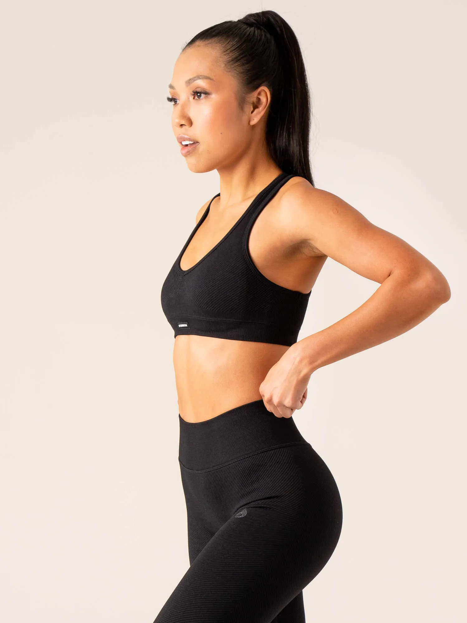 Circuit Rib Seamless Sports Bra - Black Chest Support