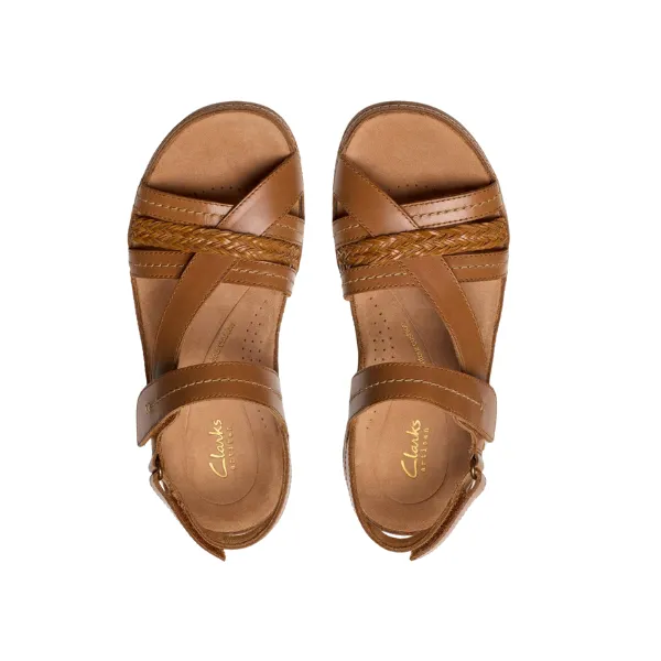Clarks Women's Cecily Strap Leather Wide Tan Combo cold ready