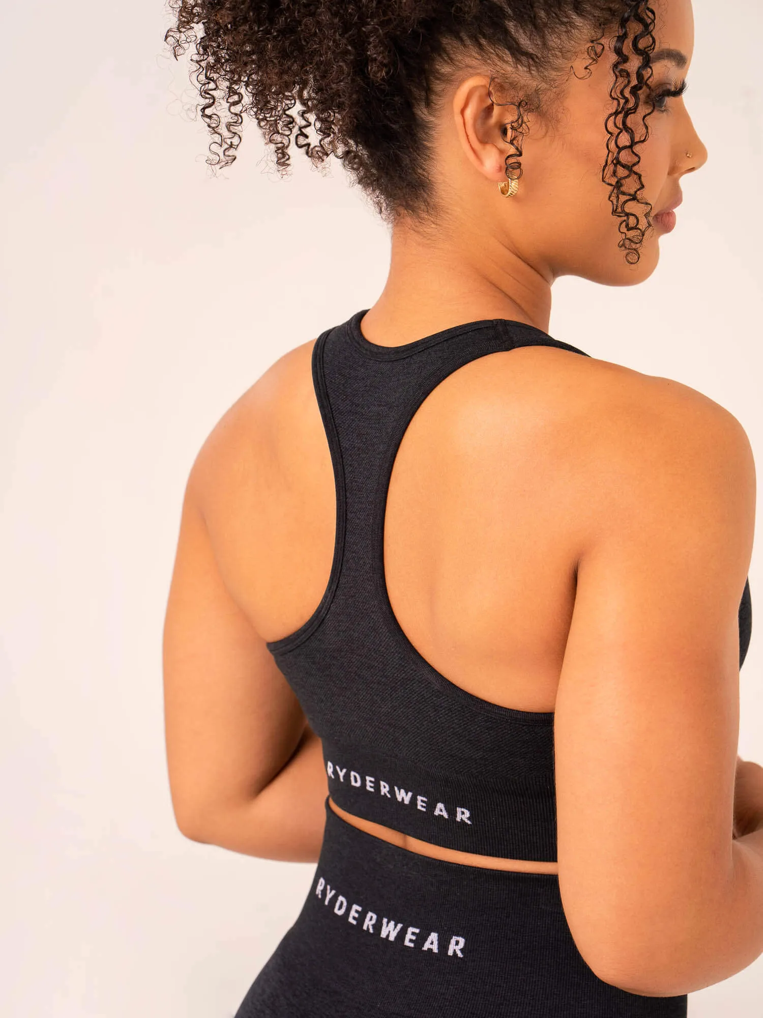 Contour Seamless Sports Bra - Black Marl Stable Hold