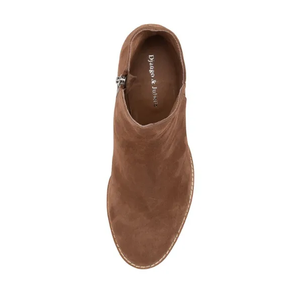 Django & Juliette Women's Mockas Chocolate Suede outdoor ready