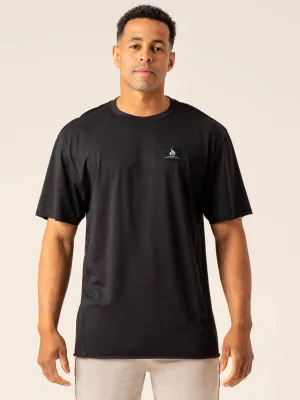 Dynamic Oversized T-Shirt - Black minimal design