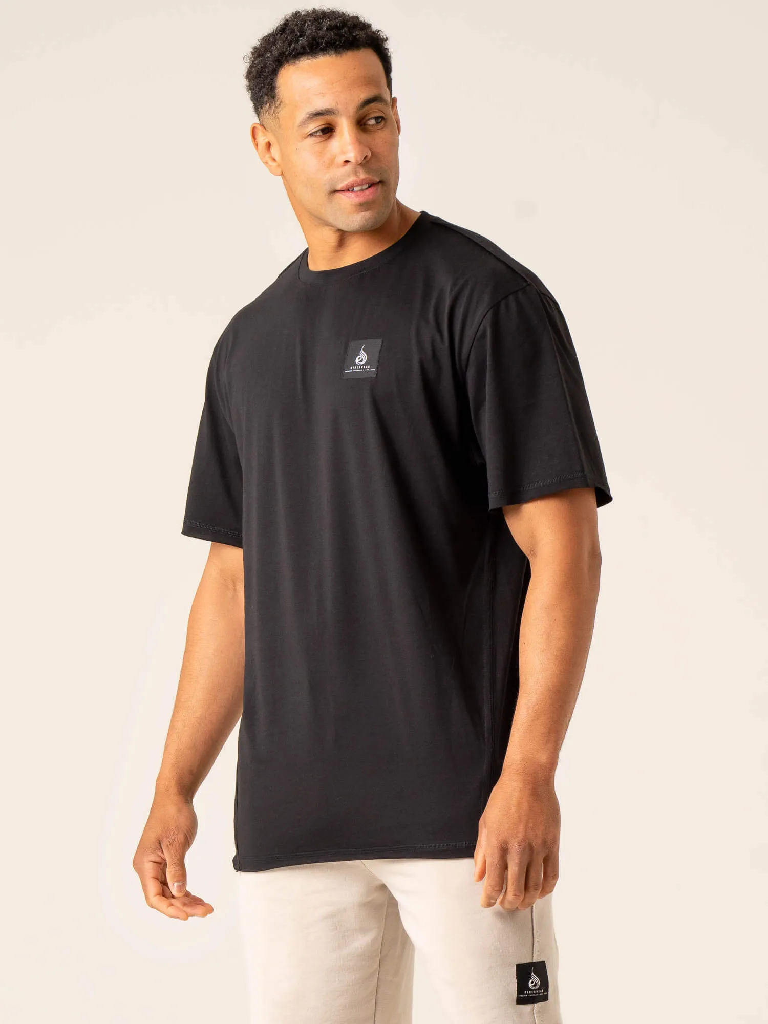 Dynamic Oversized T-Shirt - Black travel light