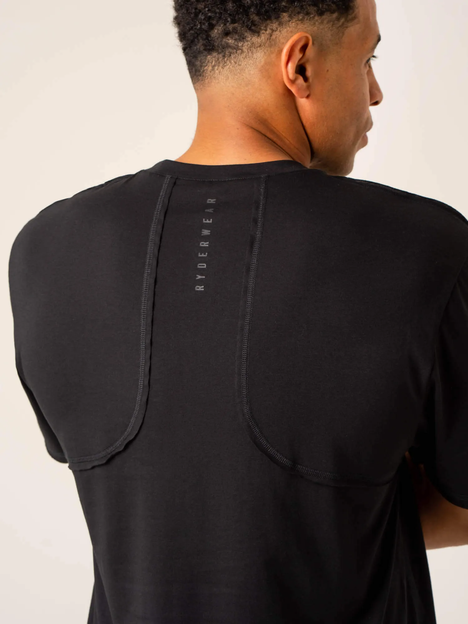 Dynamic Oversized T-Shirt - Black tech fabric