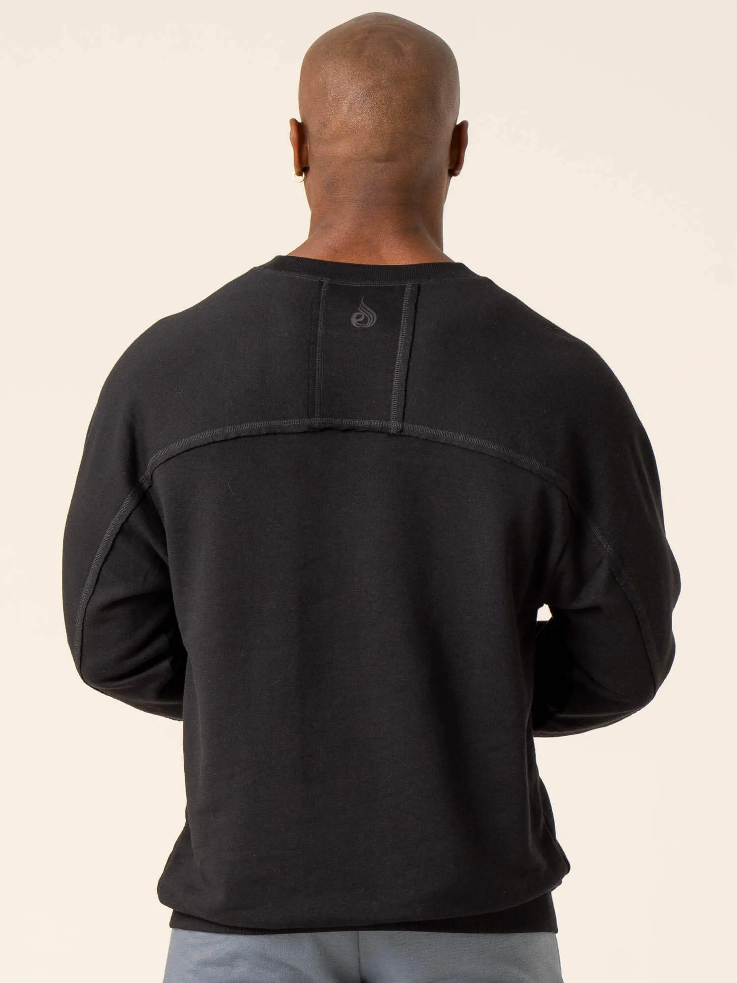Dynamic Pullover Jumper - Black winter layering
