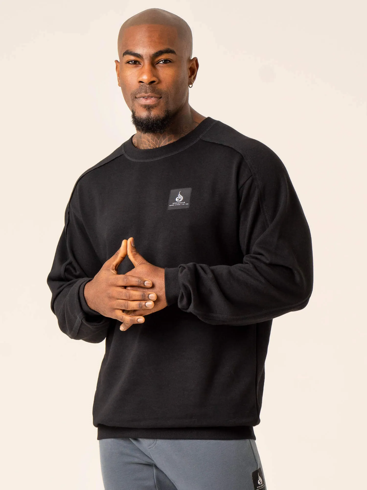 Dynamic Pullover Jumper - Black casual style