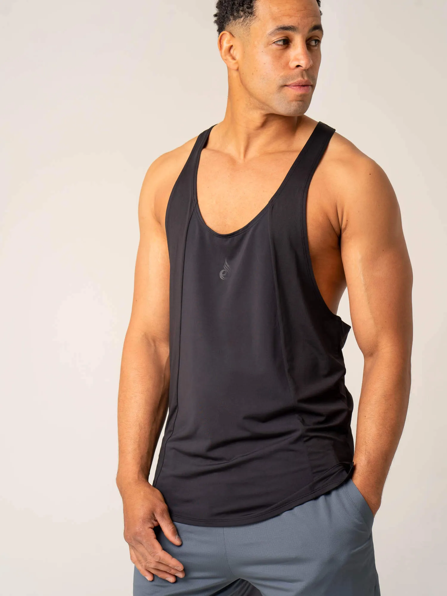 Dynamic Stringer T-Back - Black simple neat