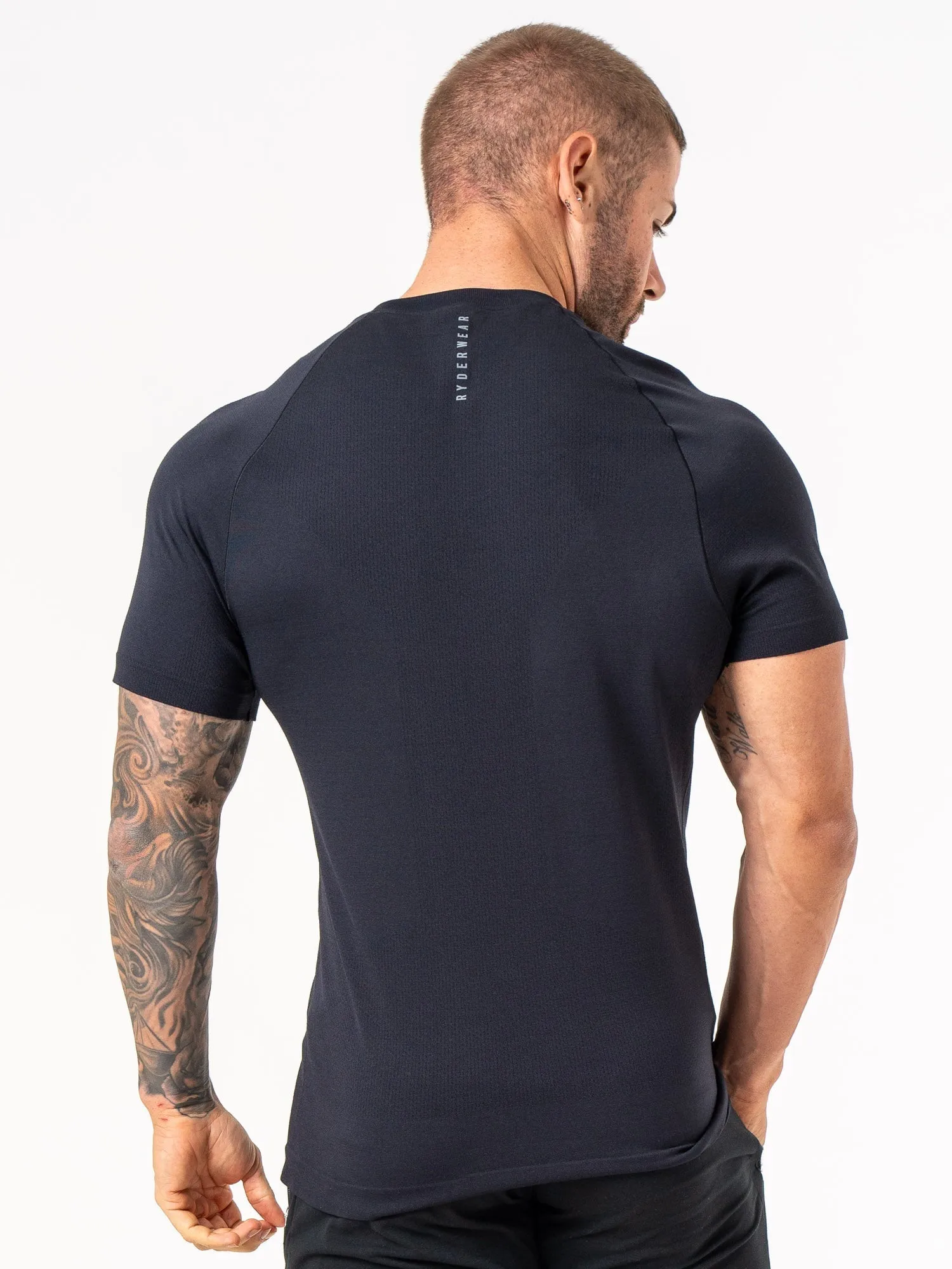 Element Seamless T-Shirt - Black casual fit