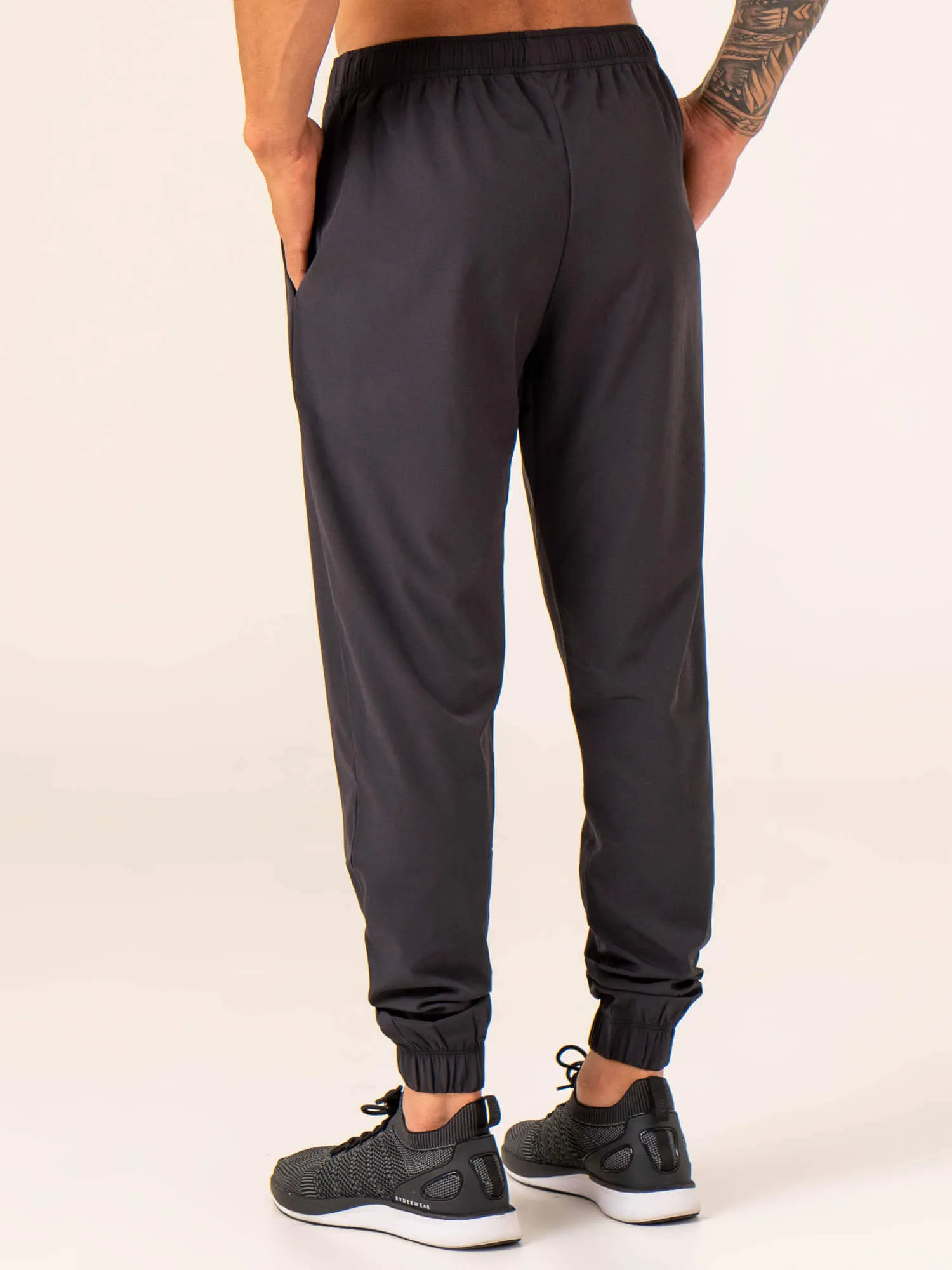 Emerge Training Pant - Faded Black Summer Cool