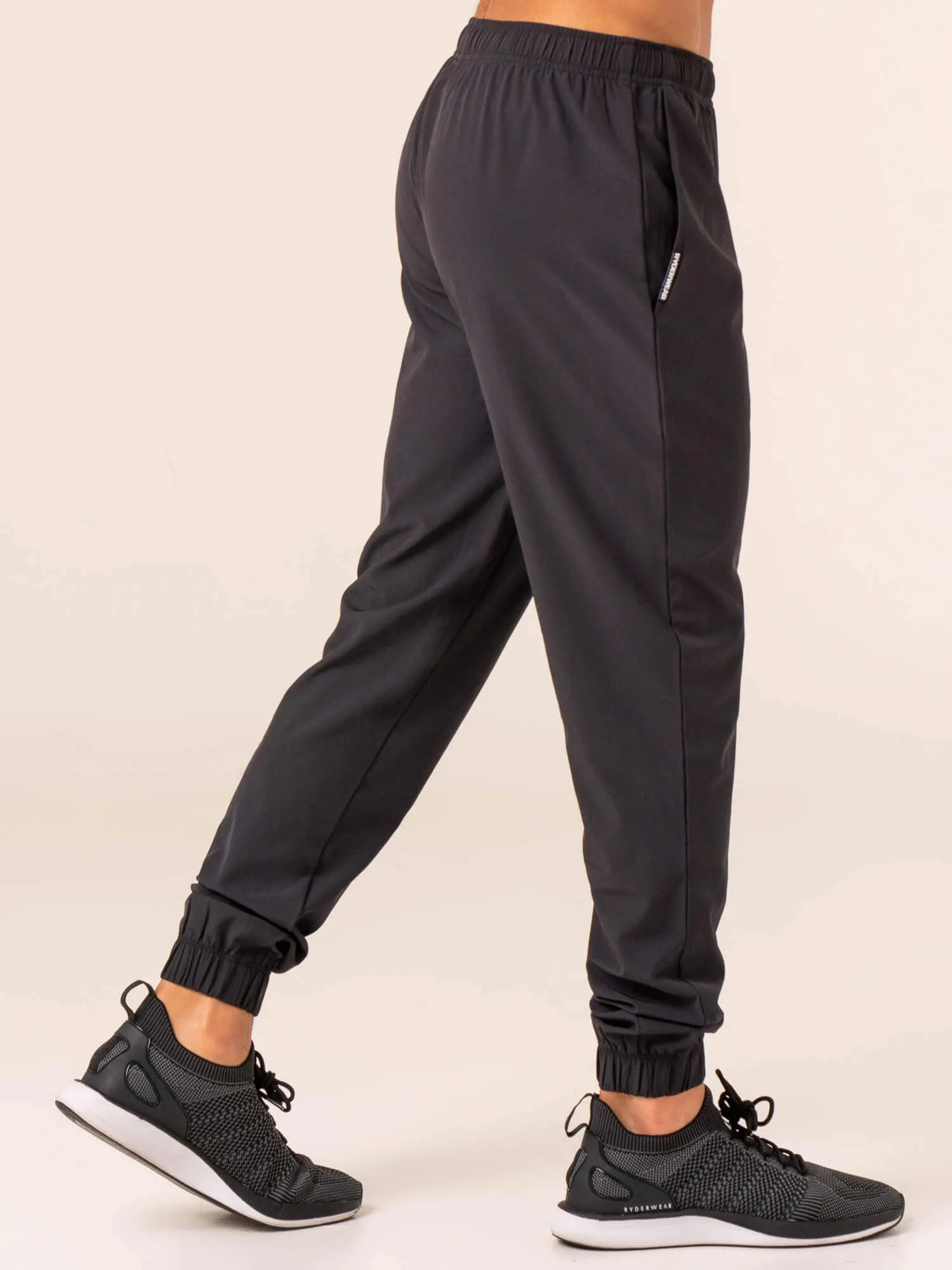 Emerge Training Pant - Faded Black Moist Dry