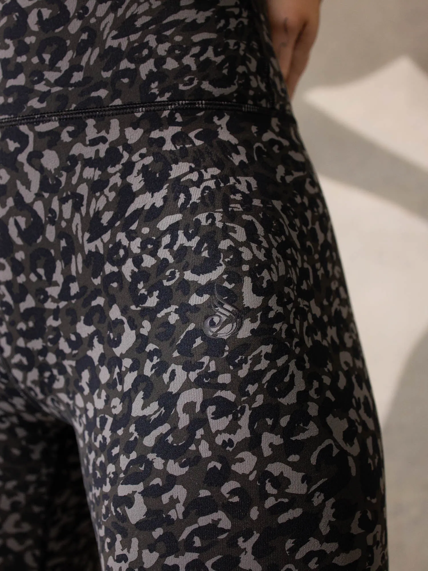 Empower High Waisted Leggings - Black Leopard Flexible fit