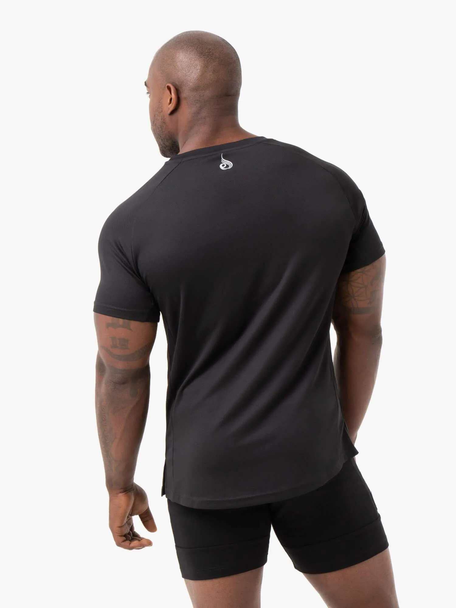 Energy Mesh T-Shirt - Black college look