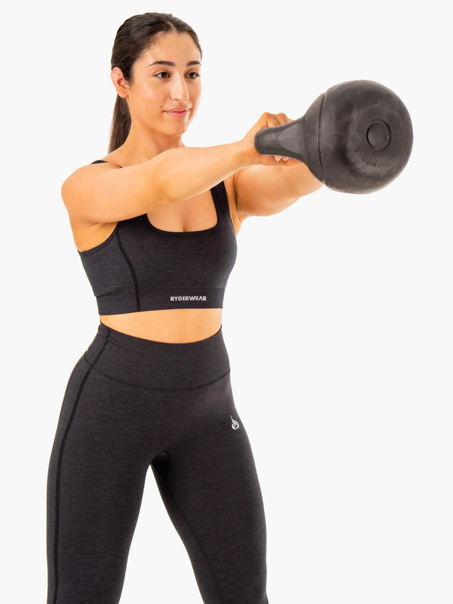 Enhance Seamless Sports Bra - Black Comfort Fit