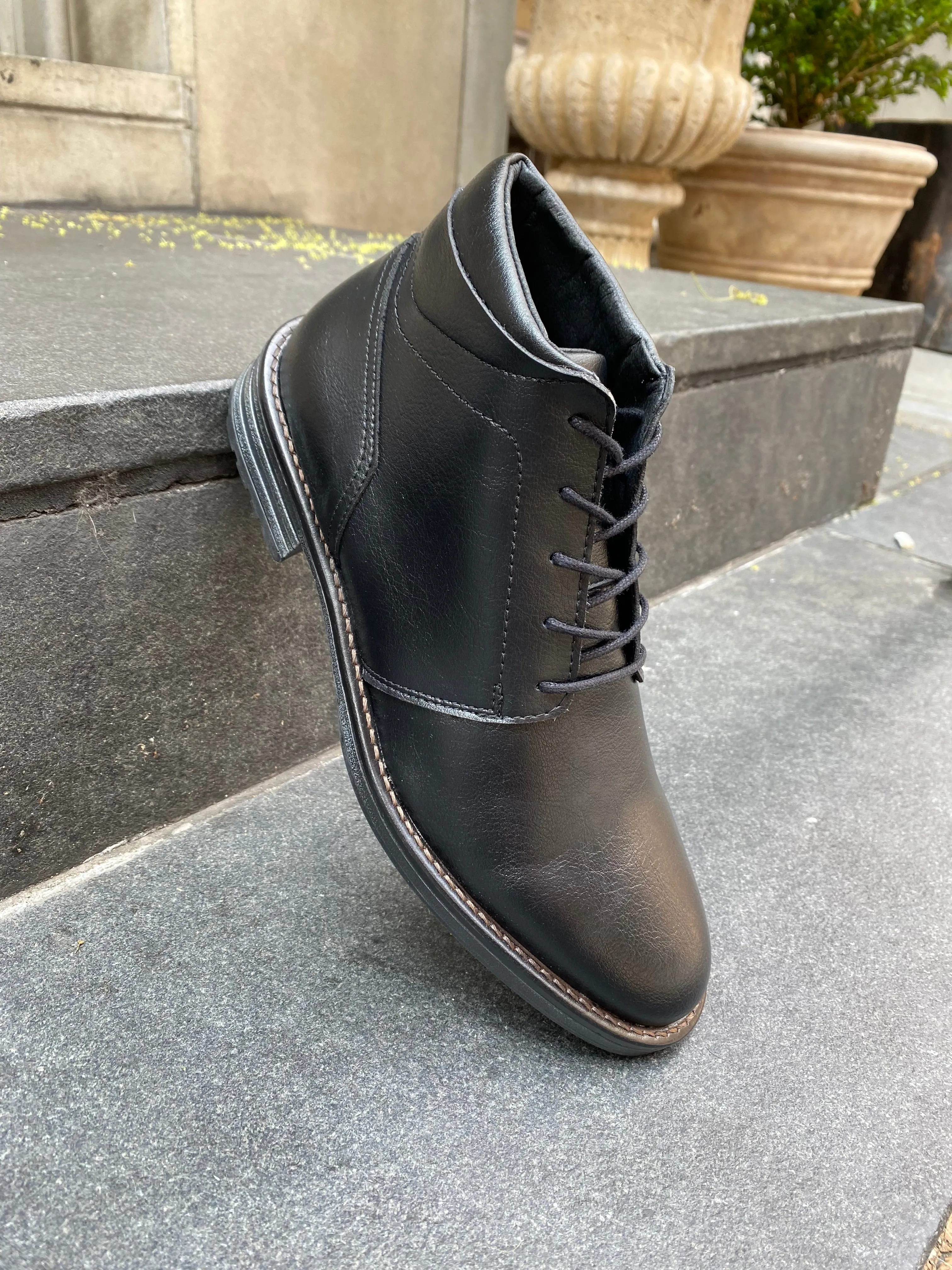 Fernando Boot in Black from Novacas dream pace