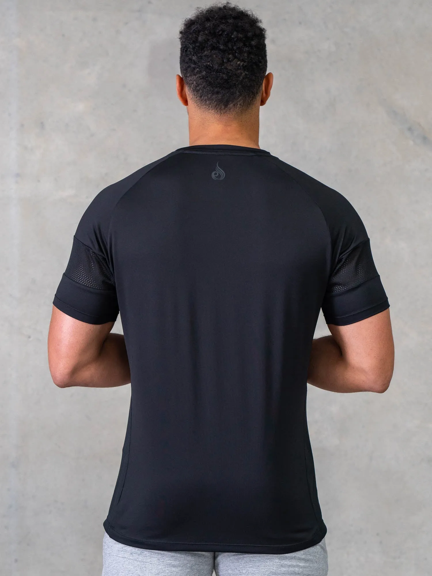 Flex Mesh T-Shirt - Black casual fit