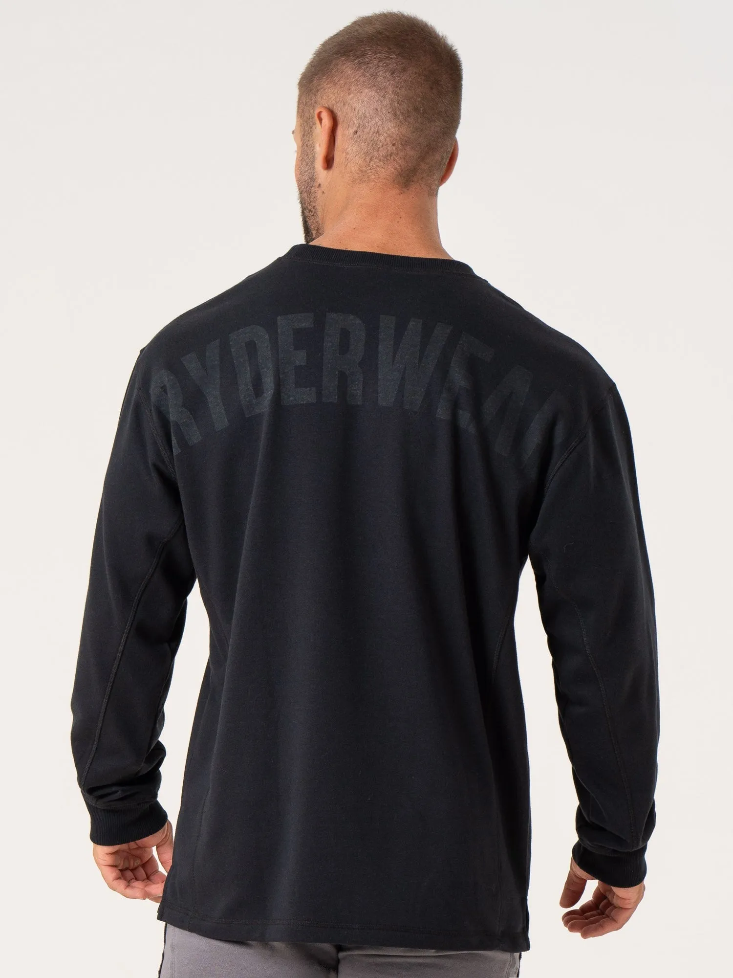 Force Crew Neck - Black versatile wear