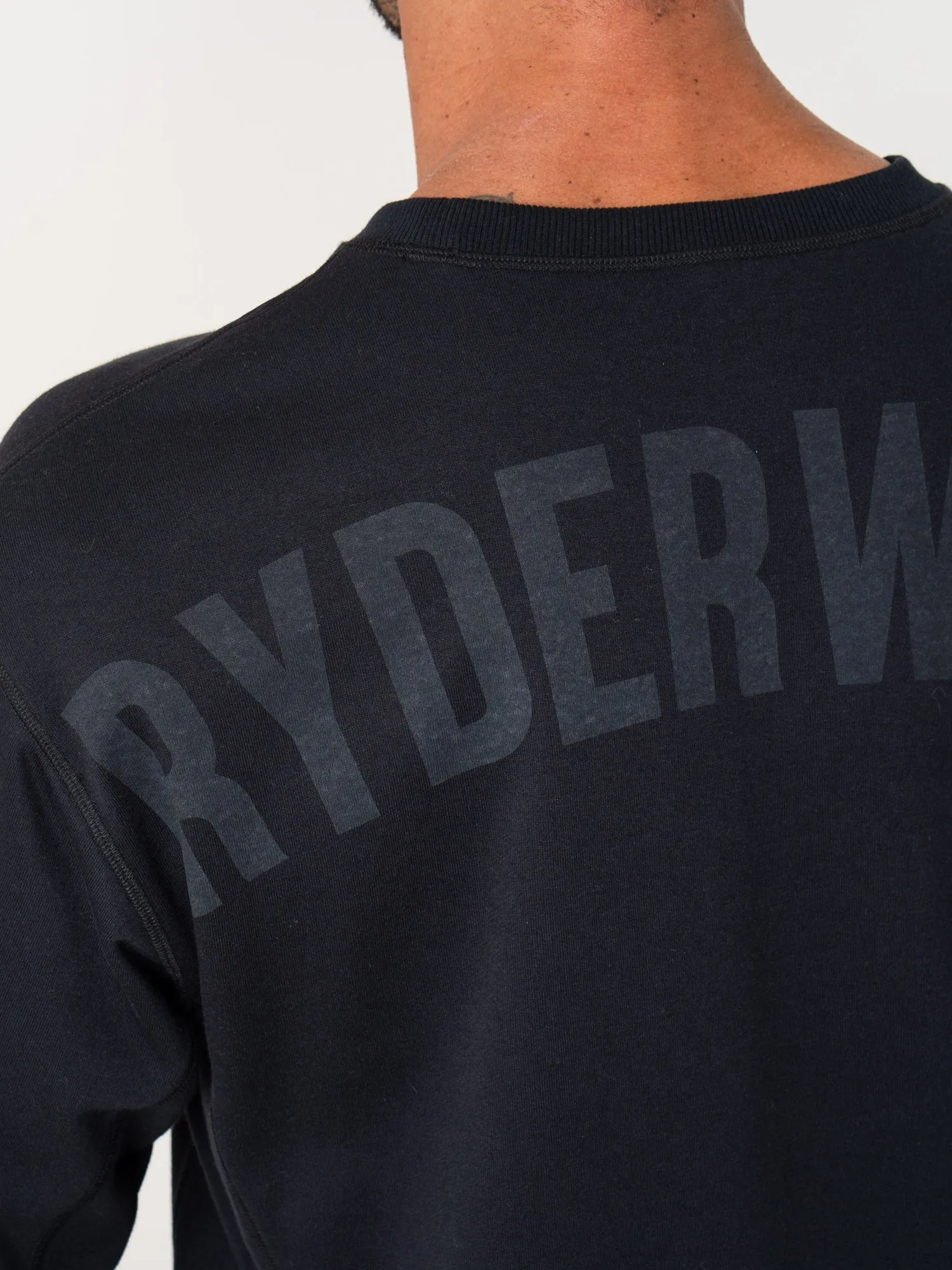 Force Crew Neck - Black holiday season
