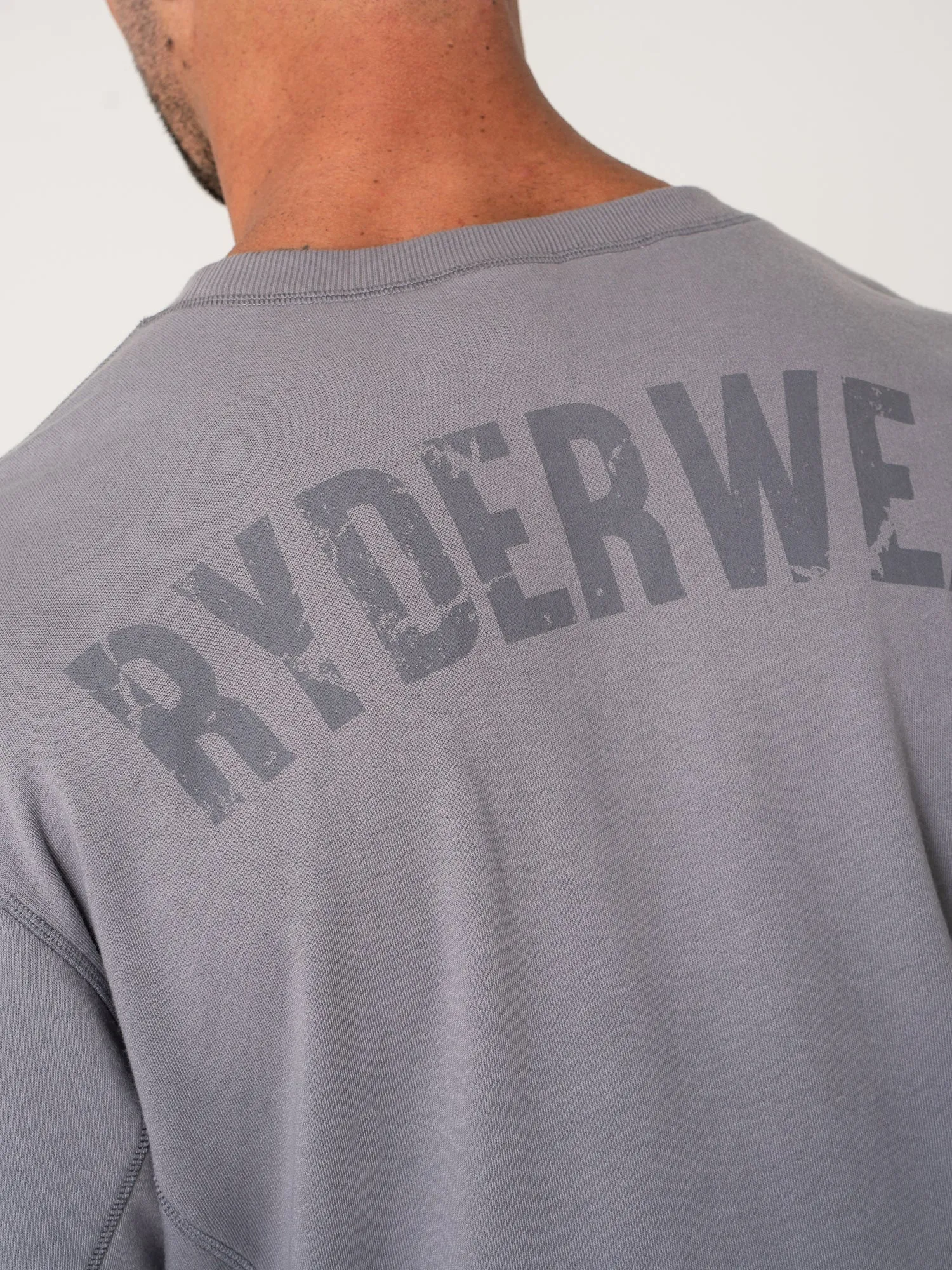 Force Crew Neck - Charcoal soft fabric
