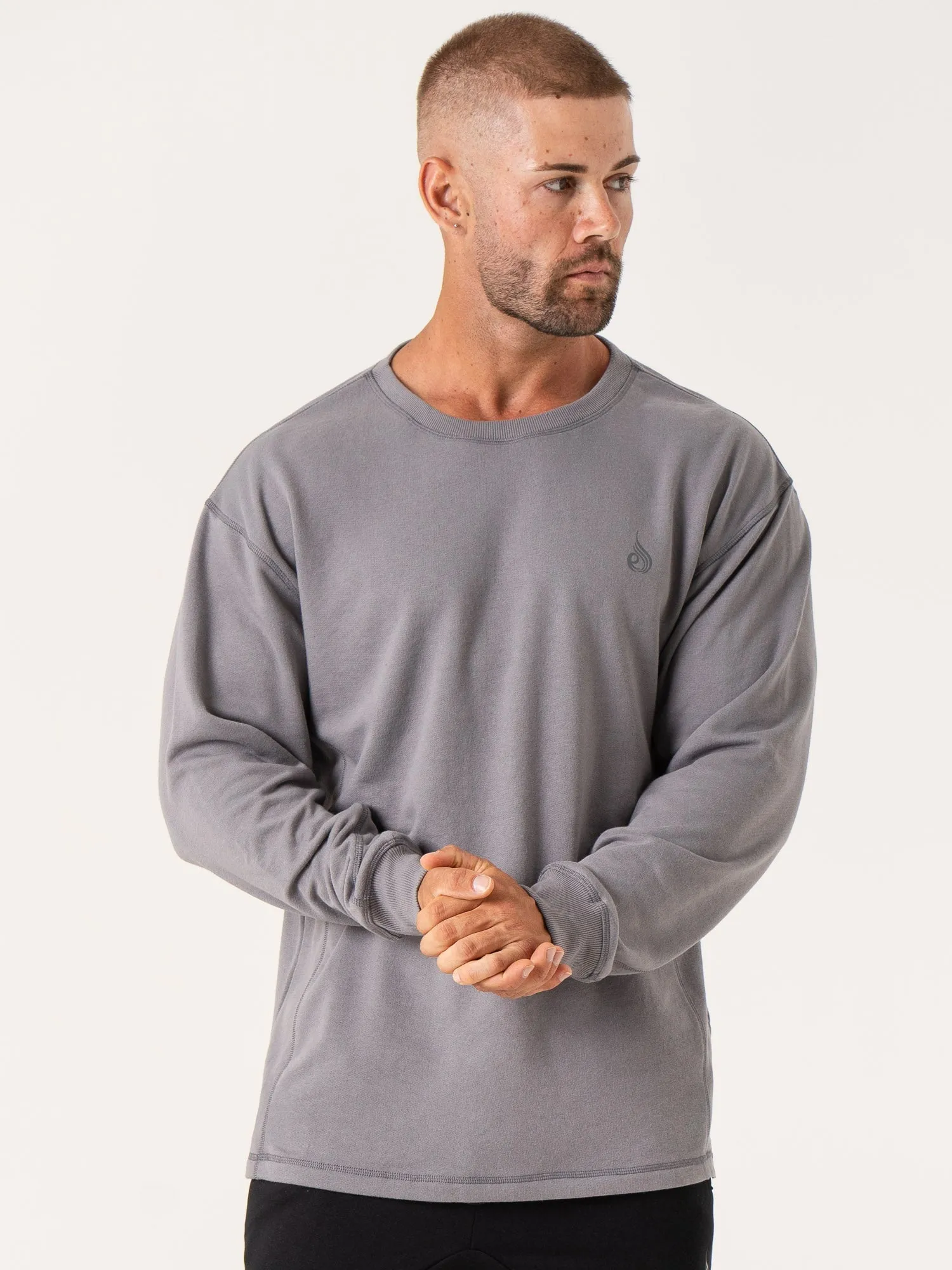 Force Crew Neck - Charcoal seasonal trend