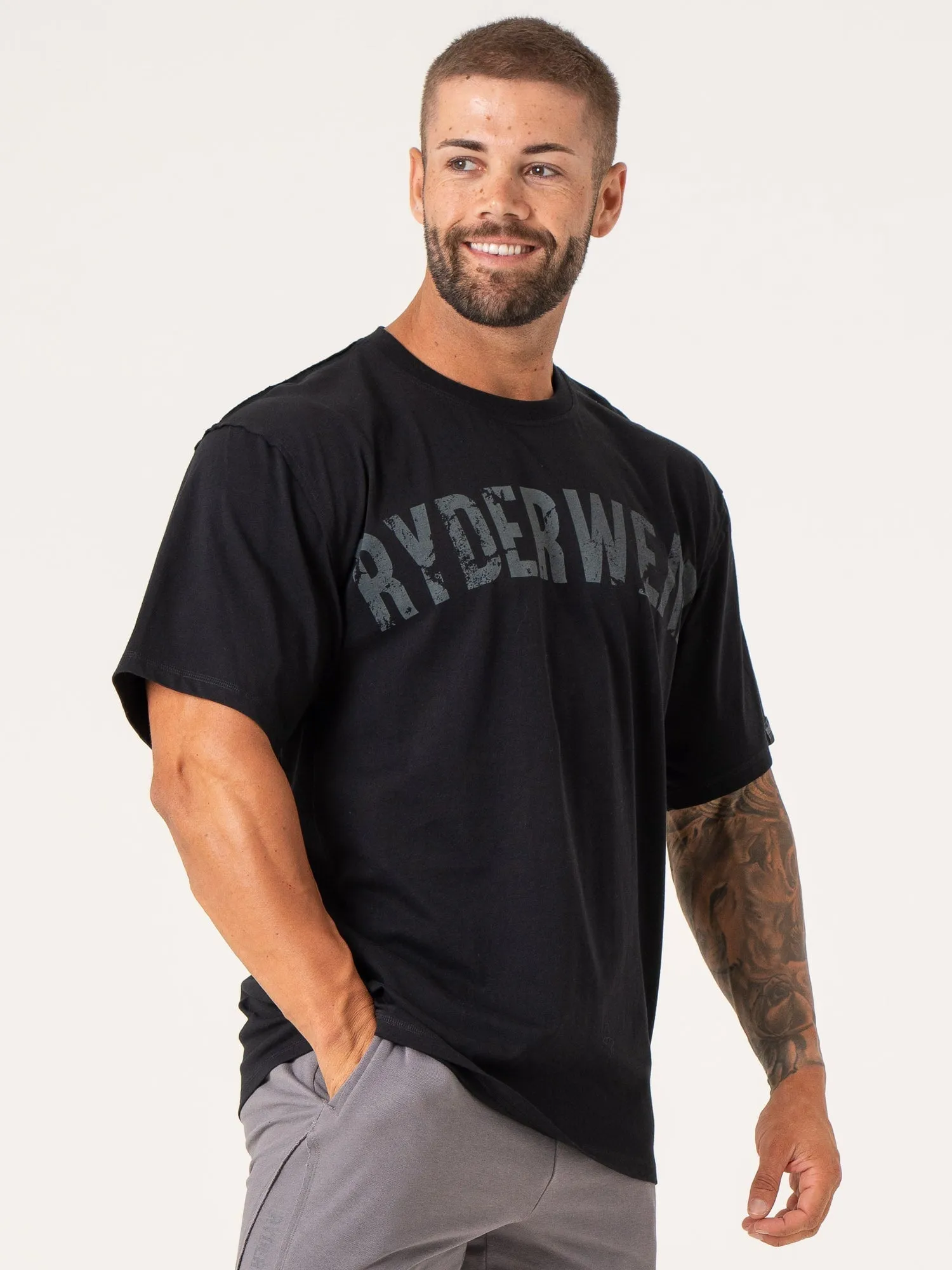 Force Oversized T-Shirt - Black sporty appeal