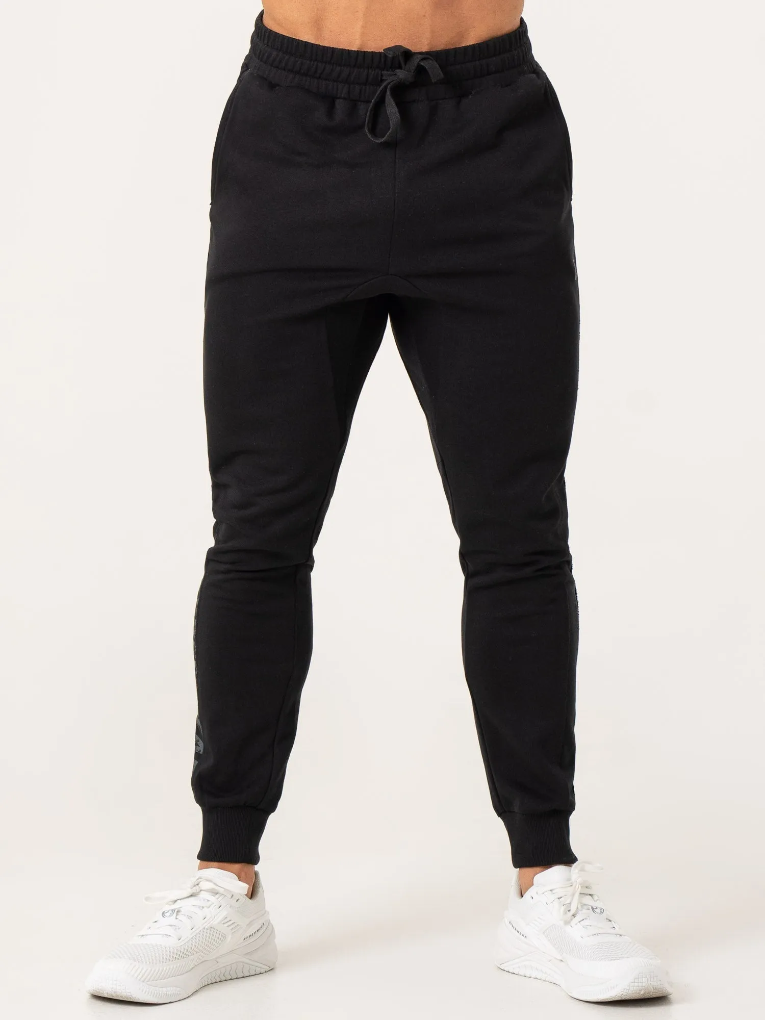 Force Track Pants - Black Light Comfort