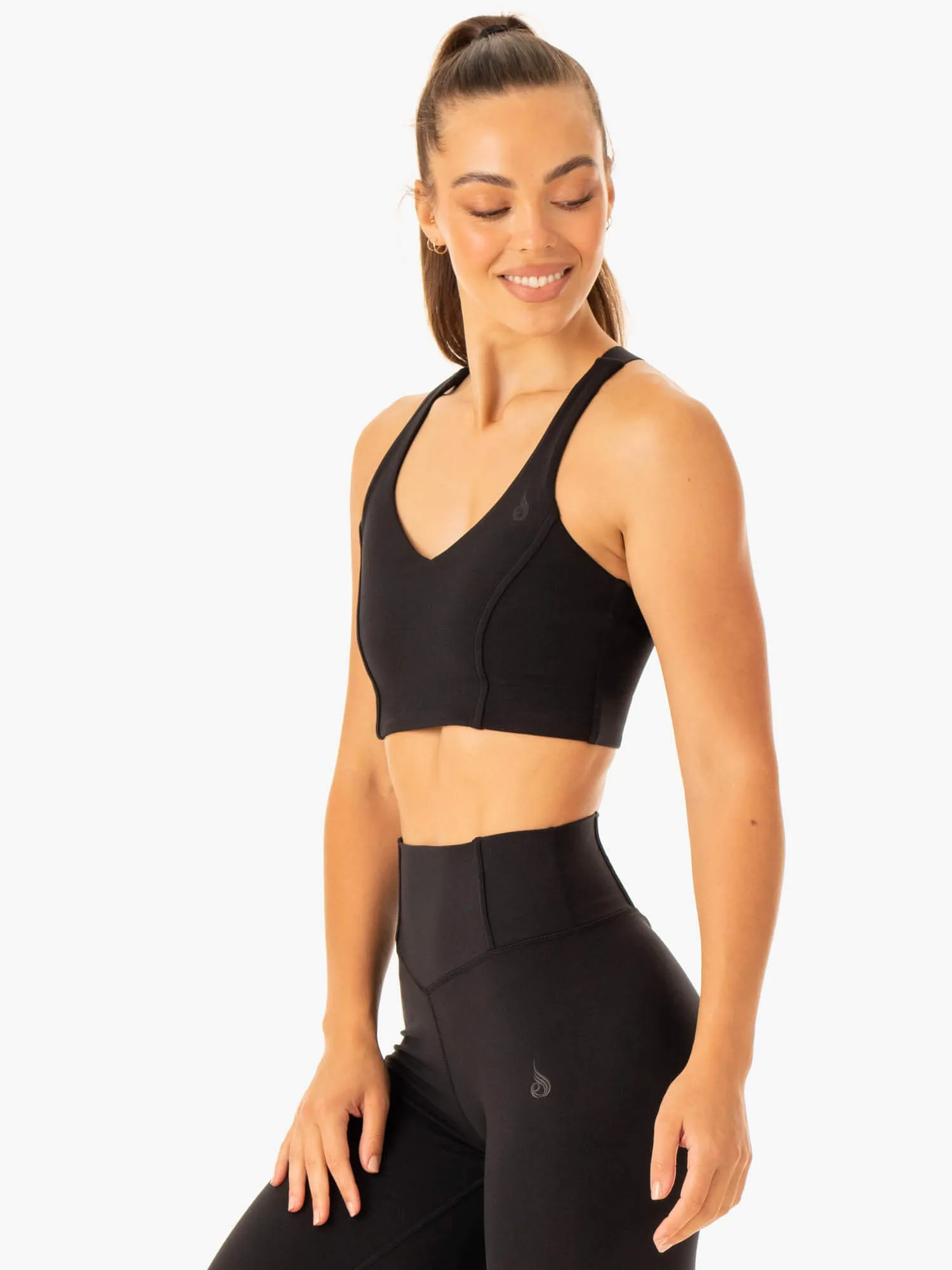 Form Sports Bra - Black Freedom Move