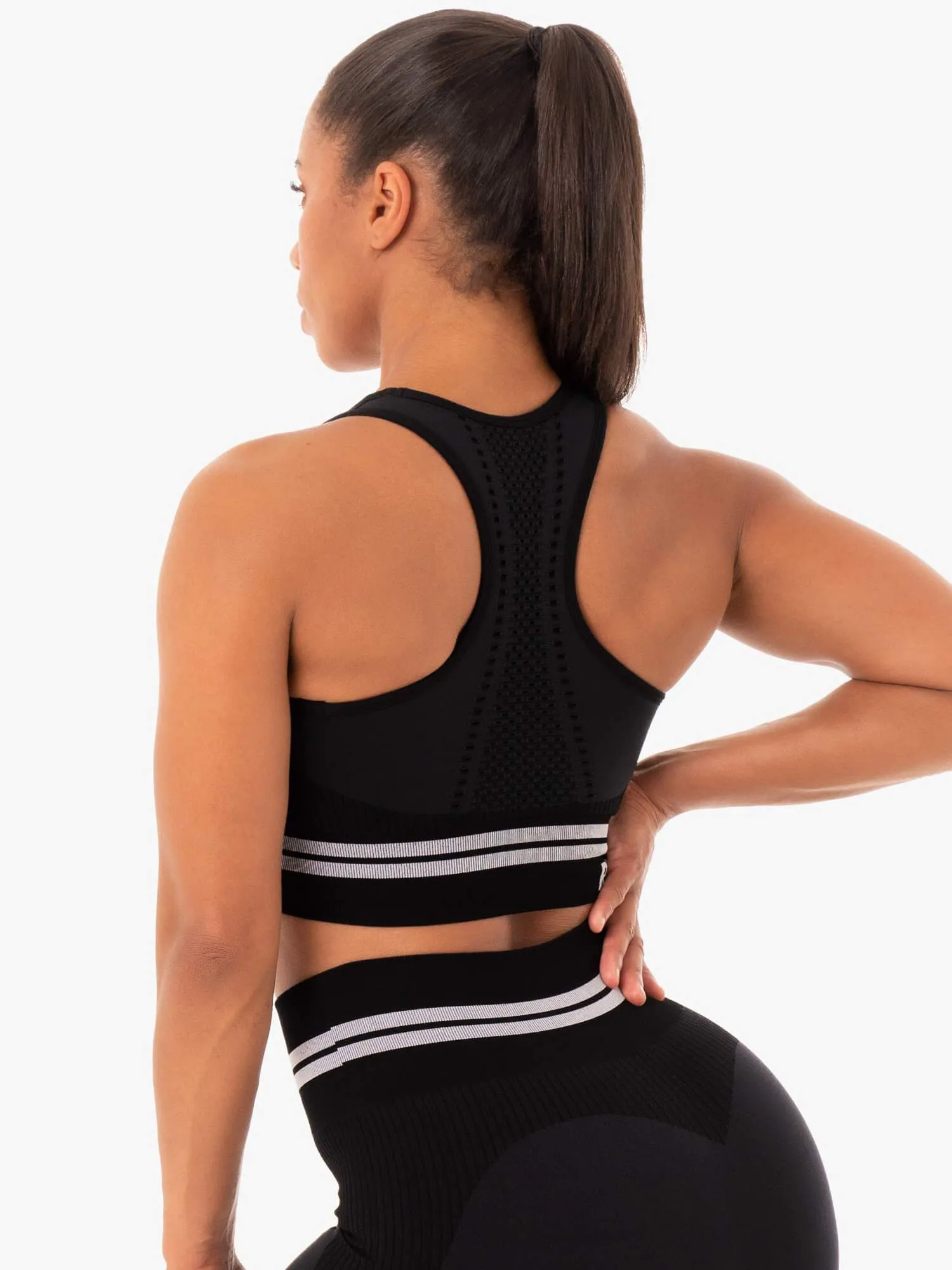 Freestyle Seamless Longline Sports Bra - Black Ergonomic Design