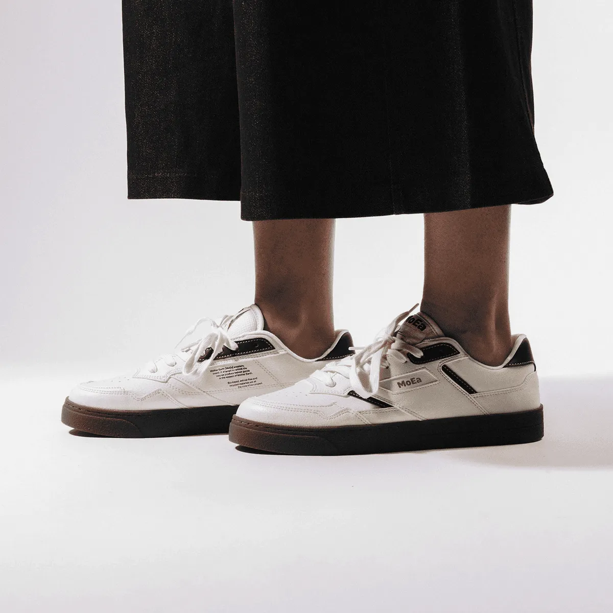 GEN9 Sneaker in White Black from MoEa Chill Fit