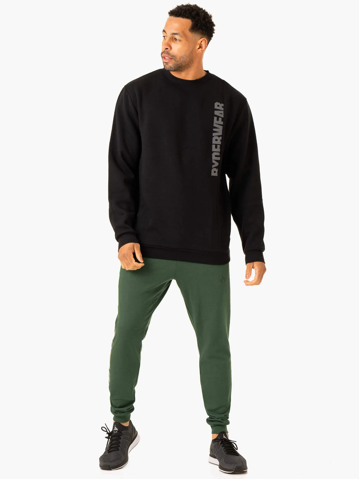 Heritage Pullover Jumper - Black timeless look