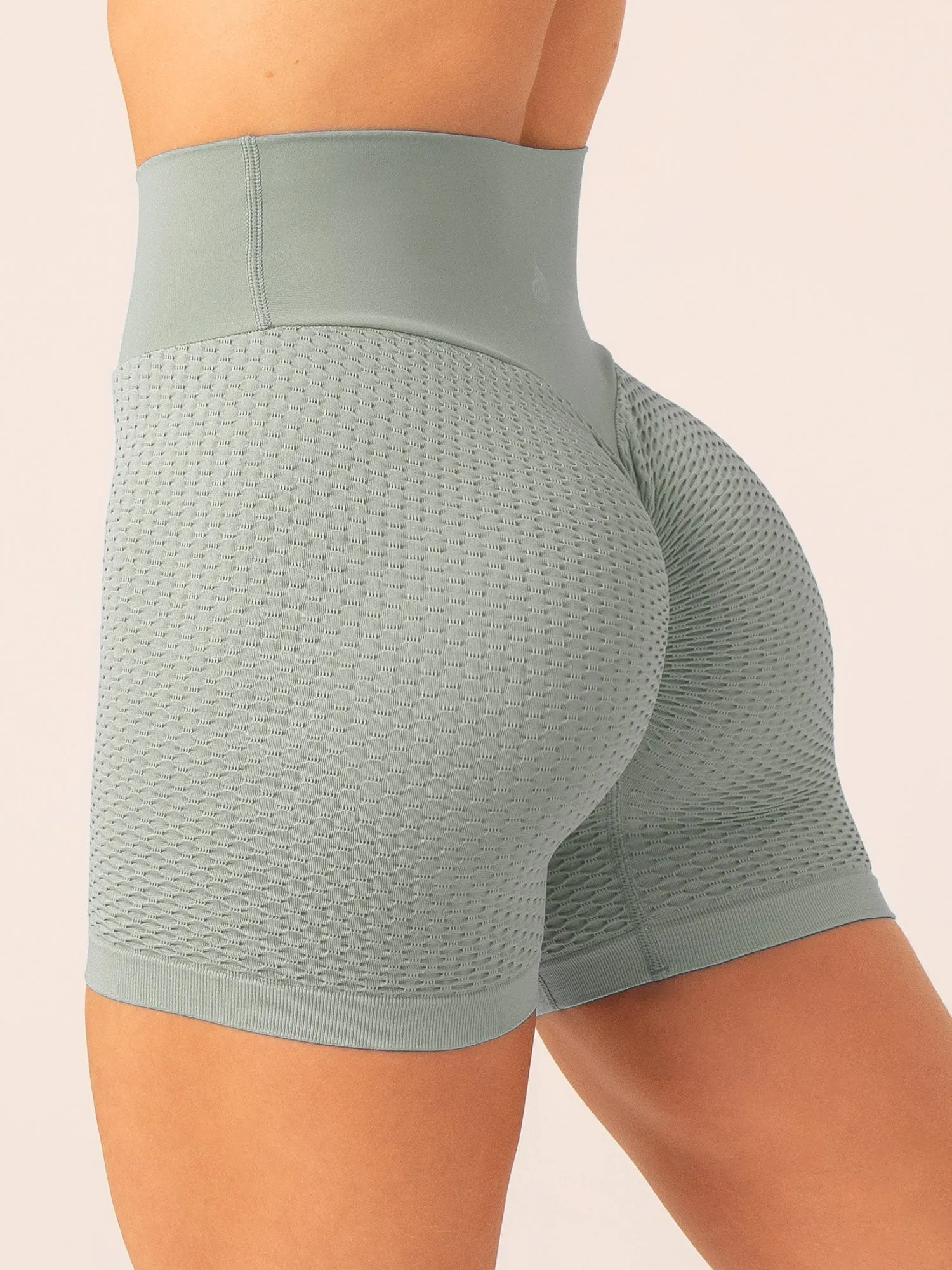 Honeycomb Scrunch Seamless Shorts - Sage workout partner