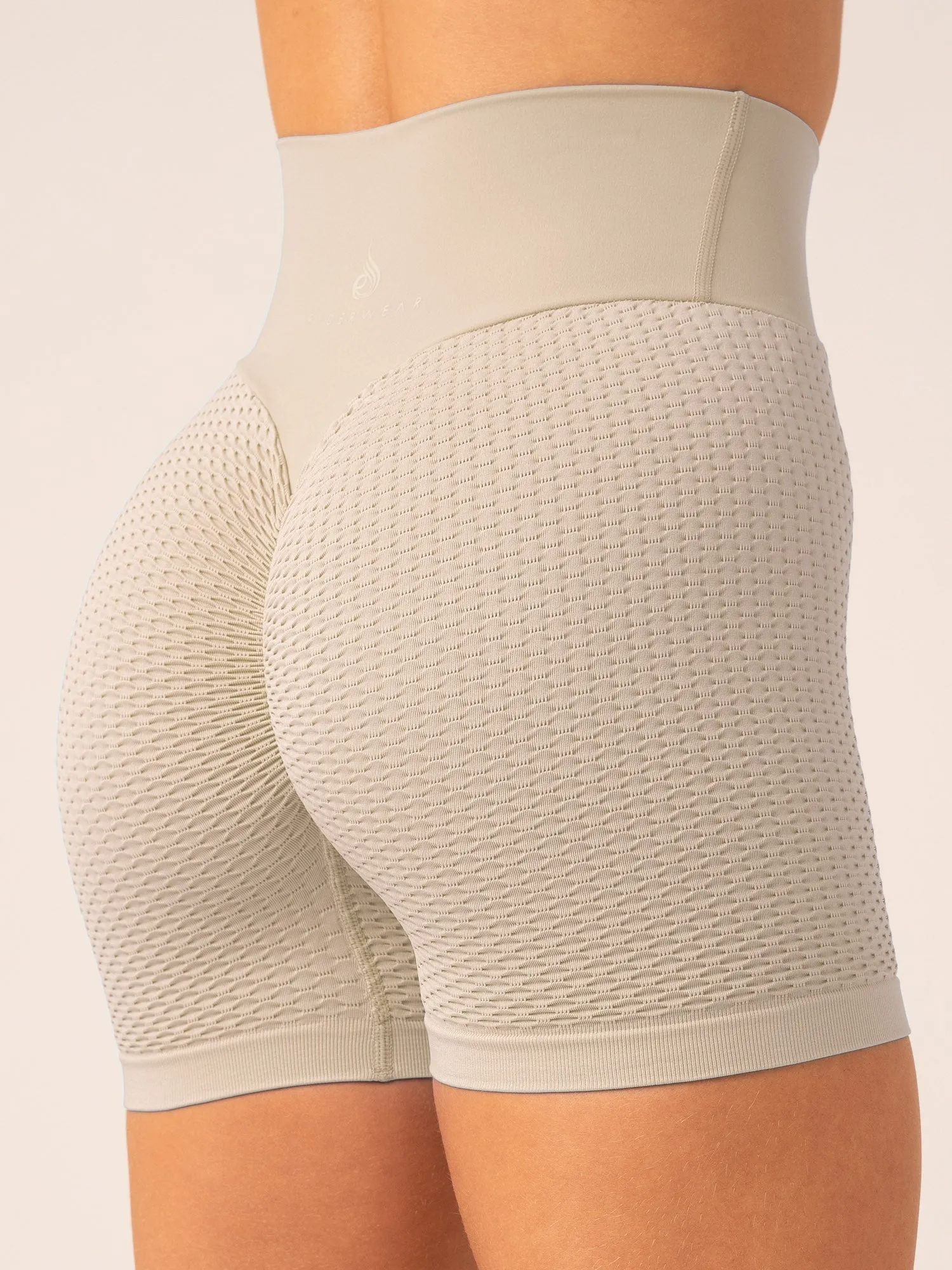 Honeycomb Scrunch Seamless Shorts - Sand heat dissipation