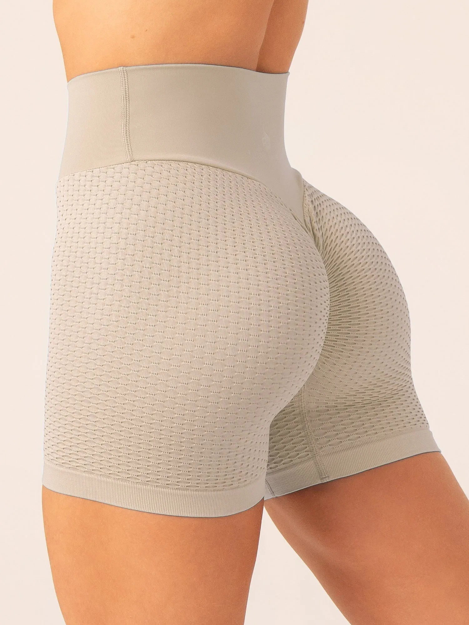 Honeycomb Scrunch Seamless Shorts - Sand outdoor adventure