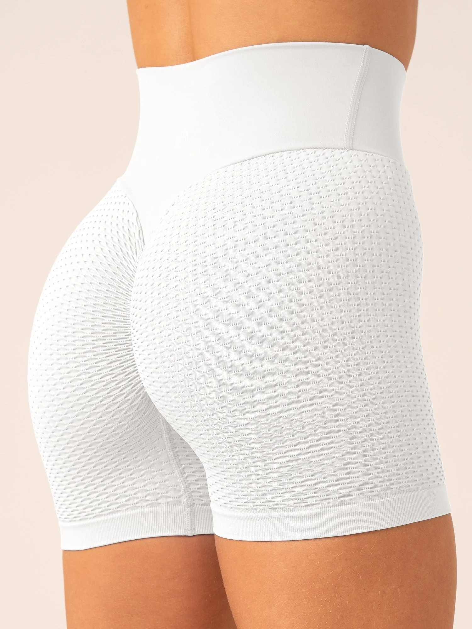 Honeycomb Scrunch Seamless Shorts - White heat regulation